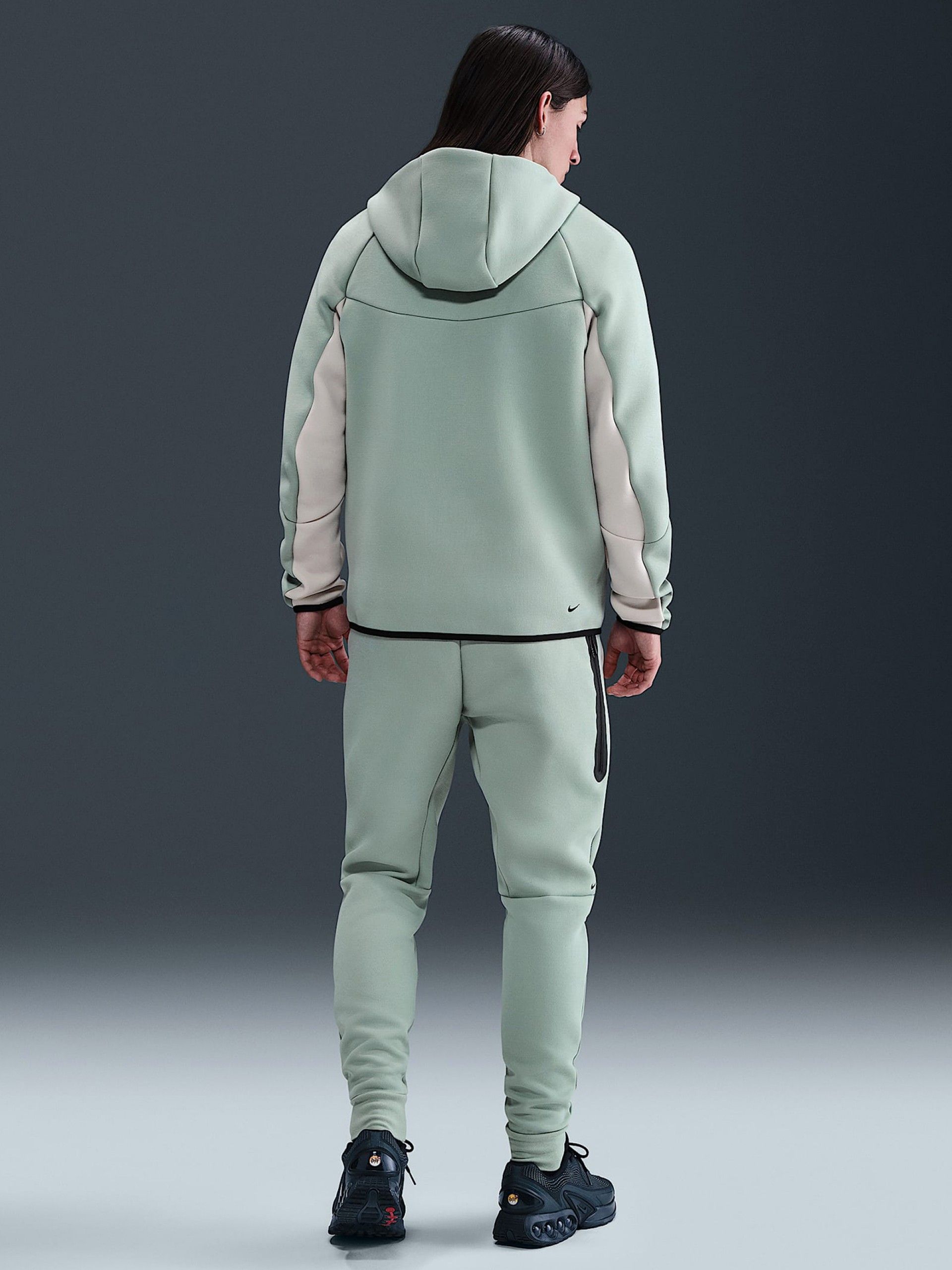 Pantalones Nike Tech Fleece Slim Fit Verdes y Beige Para Hombre