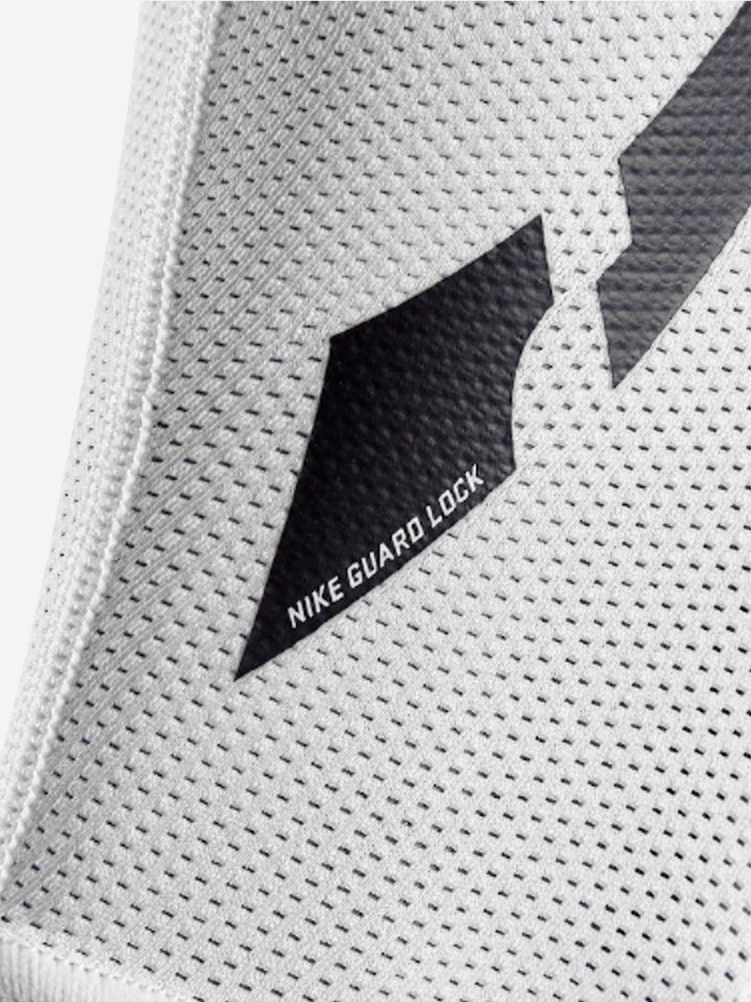 Nike Elite White Shin Guards Sleeves