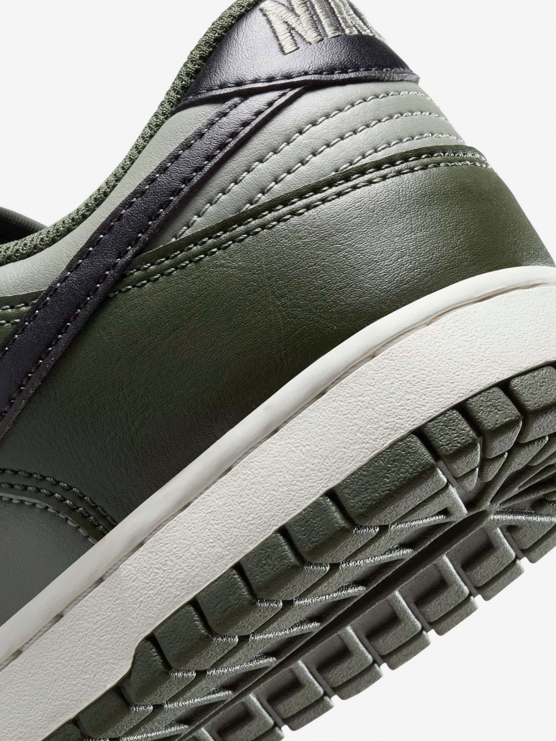 Zapatillas Nike Dunk Low Retro Verdes y Negras Para Hombre