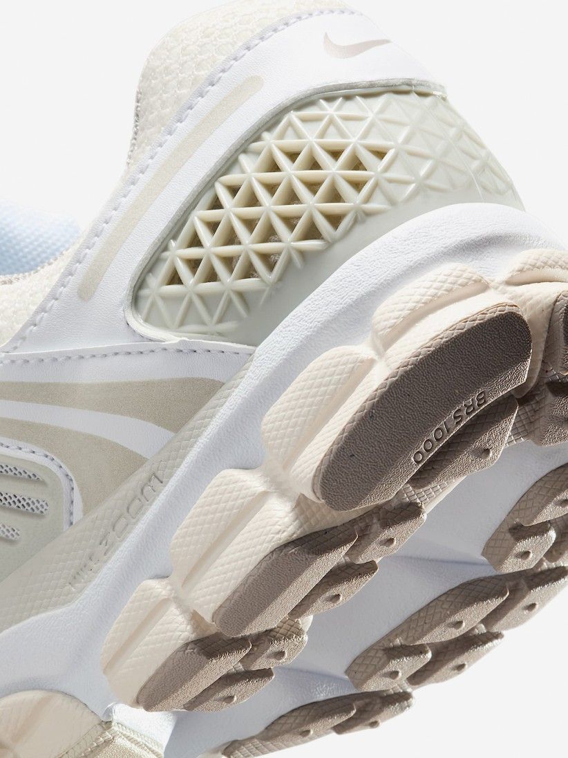 Sapatilhas Nike Zoom Vomero 5 Bege e Brancas Para Mulher
