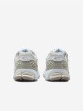 Sapatilhas Nike Zoom Vomero 5 Bege e Brancas Para Mulher