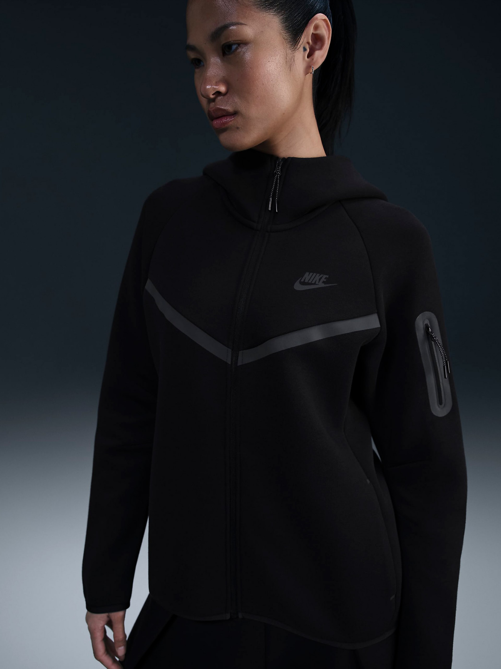 Chaqueta con Capucha Nike Sportswear Tech Fleece Windrunner Negra Para Mujer