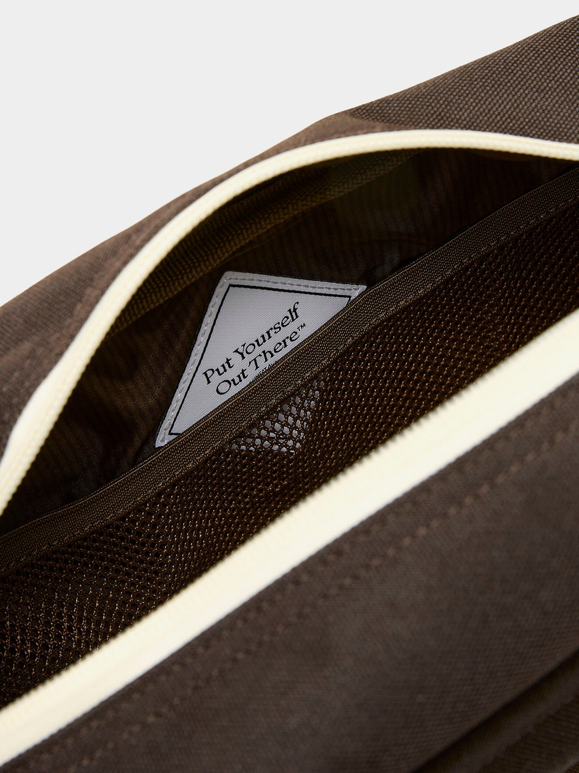 Necessaire Herschel Chapter Travel Kit Marrón