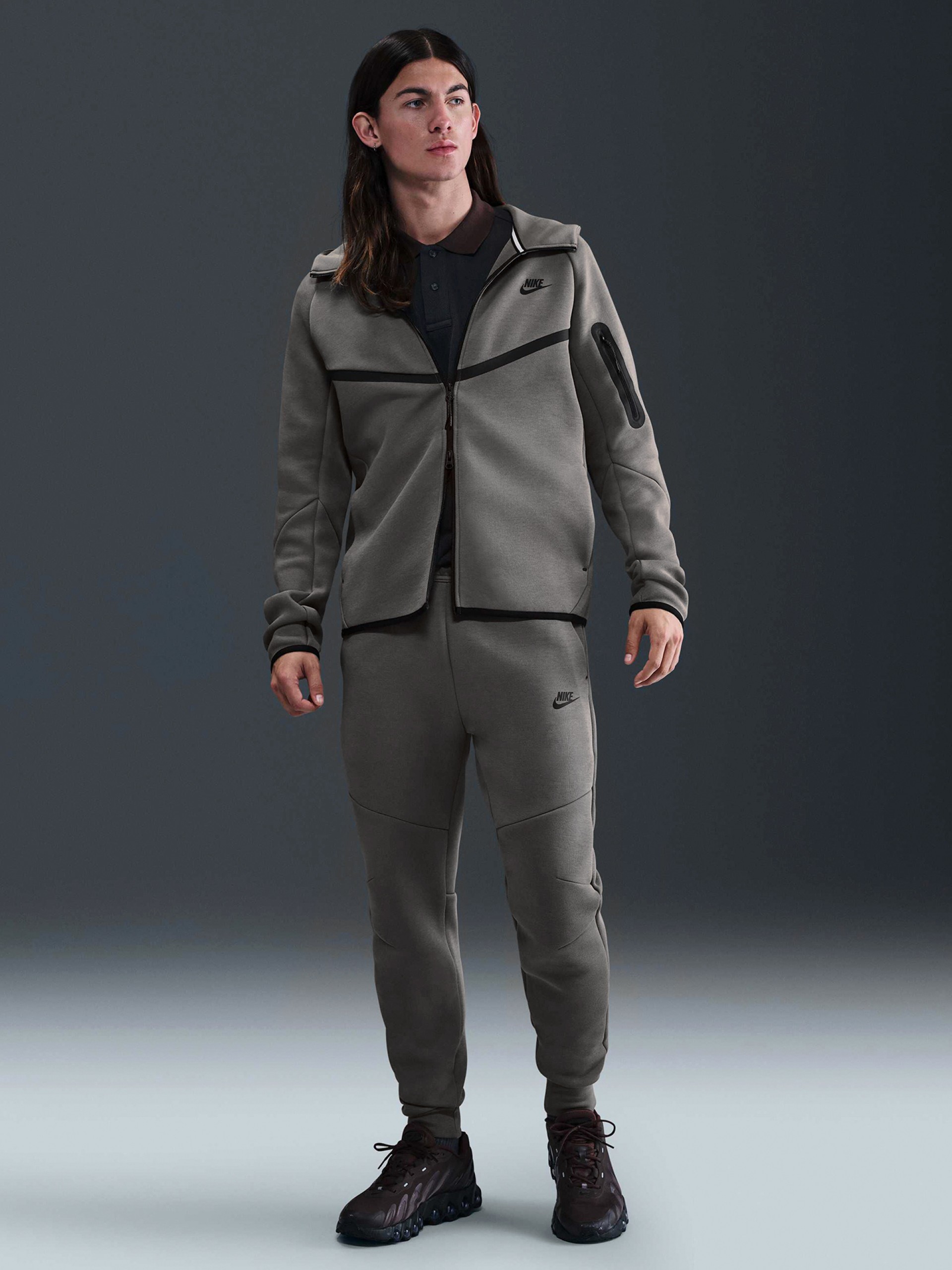 Chaqueta con Capucha Nike Tech Fleece Windrunner Gris y Negra Para Hombre