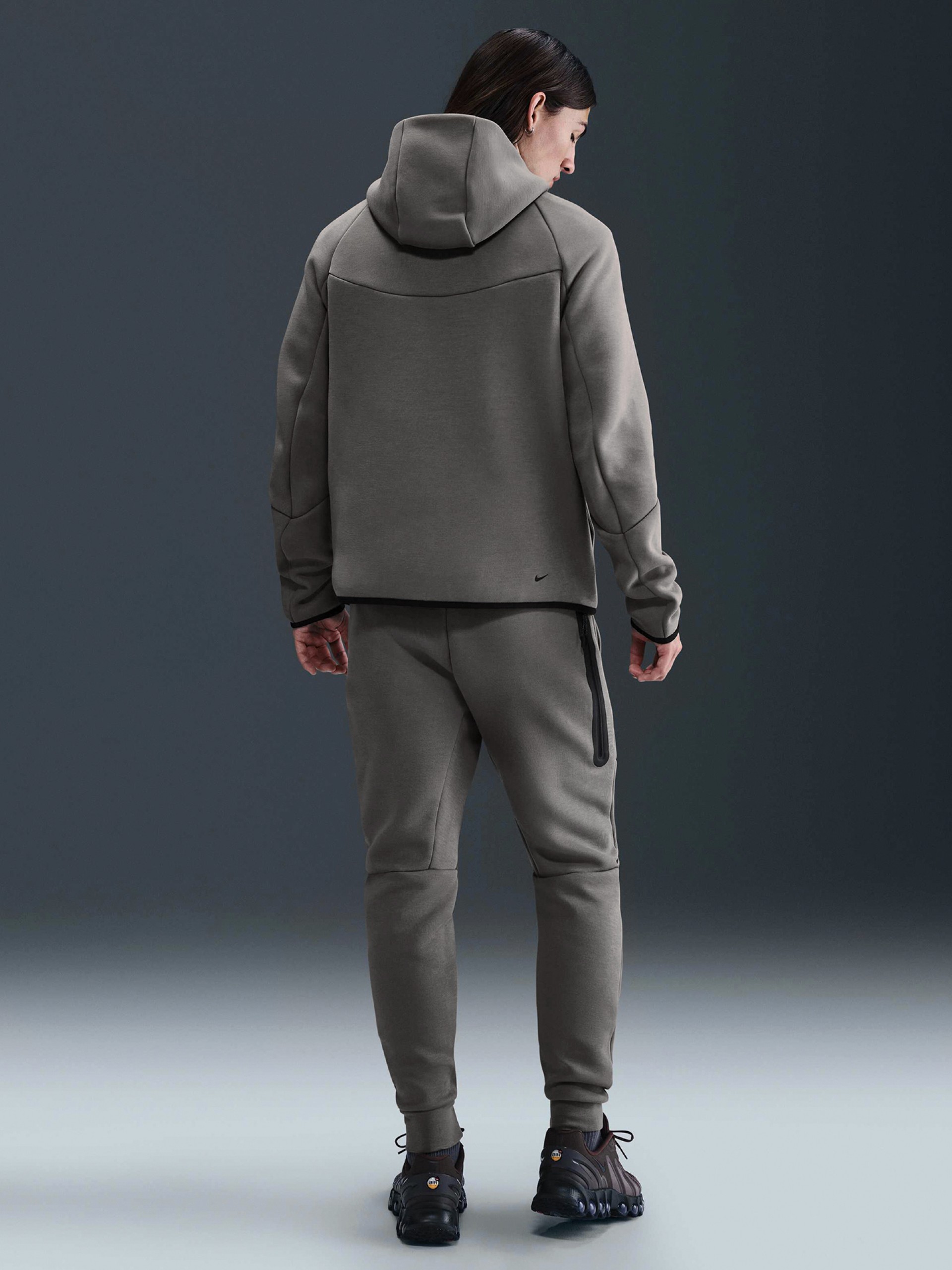 Chaqueta con Capucha Nike Tech Fleece Windrunner Gris y Negra Para Hombre