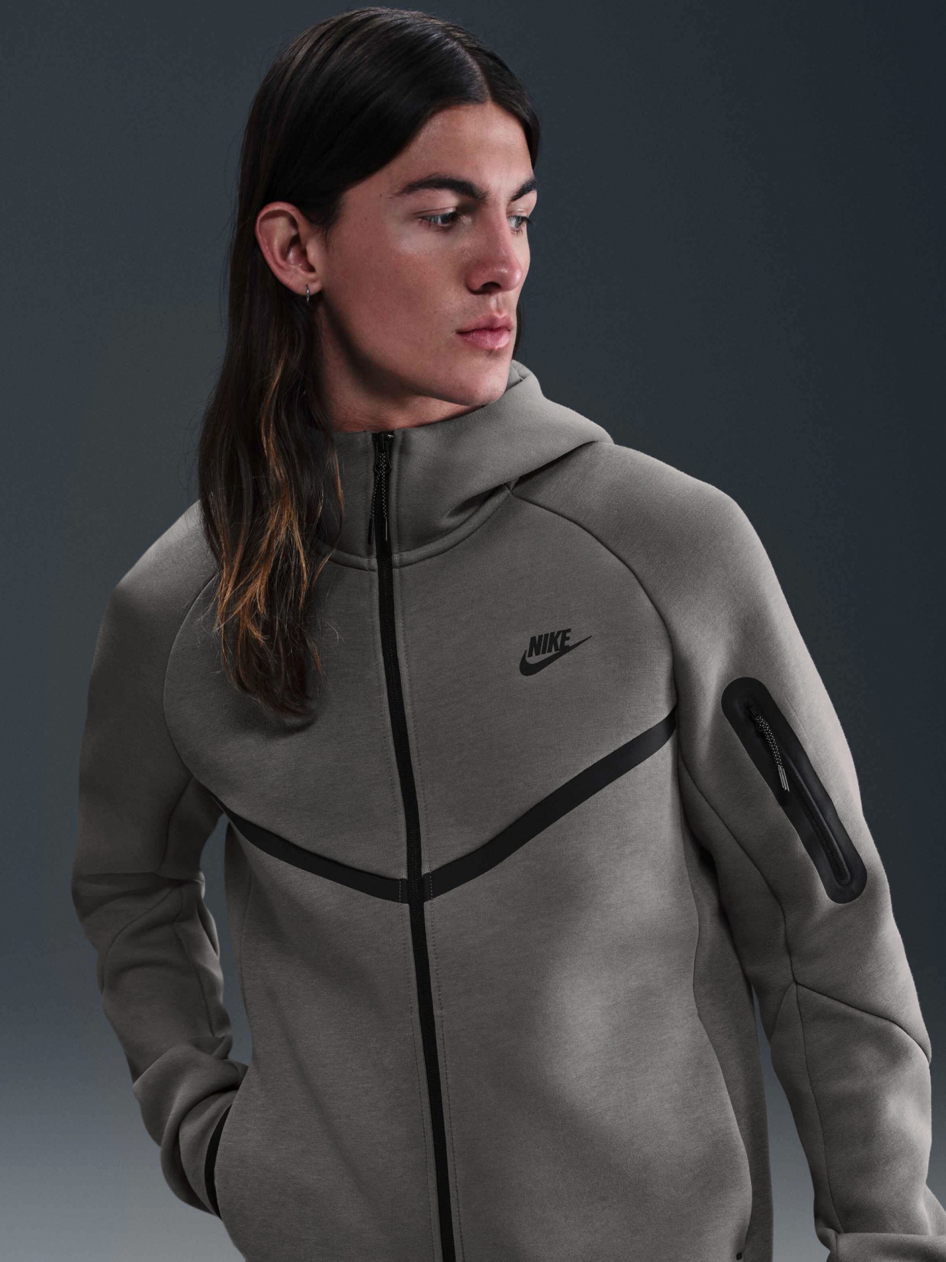 Chaqueta con Capucha Nike Tech Fleece Windrunner Gris y Negra Para Hombre