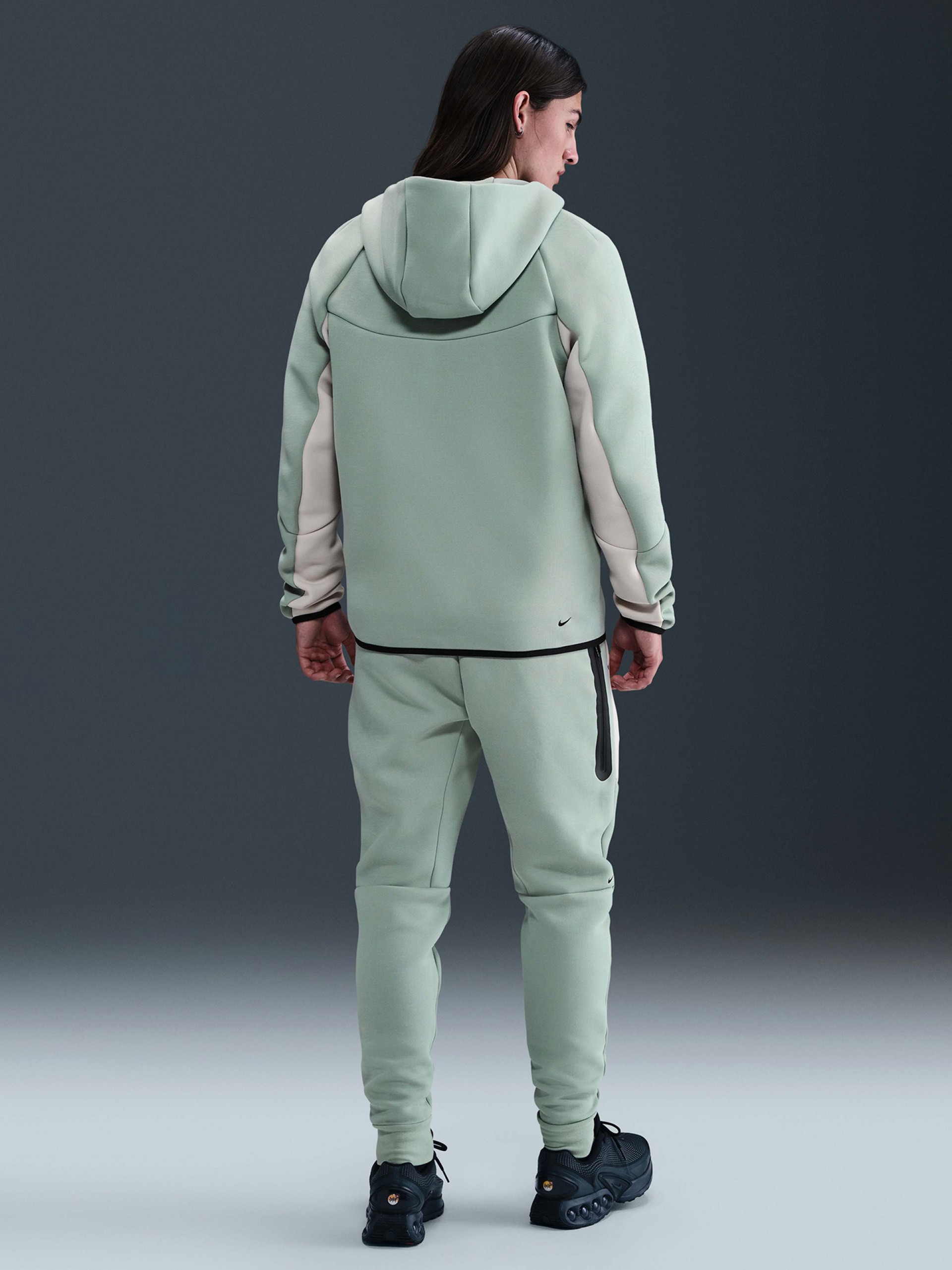 Chaqueta con Capucha Nike Tech Fleece Windrunner Verde y Beige Para Hombre