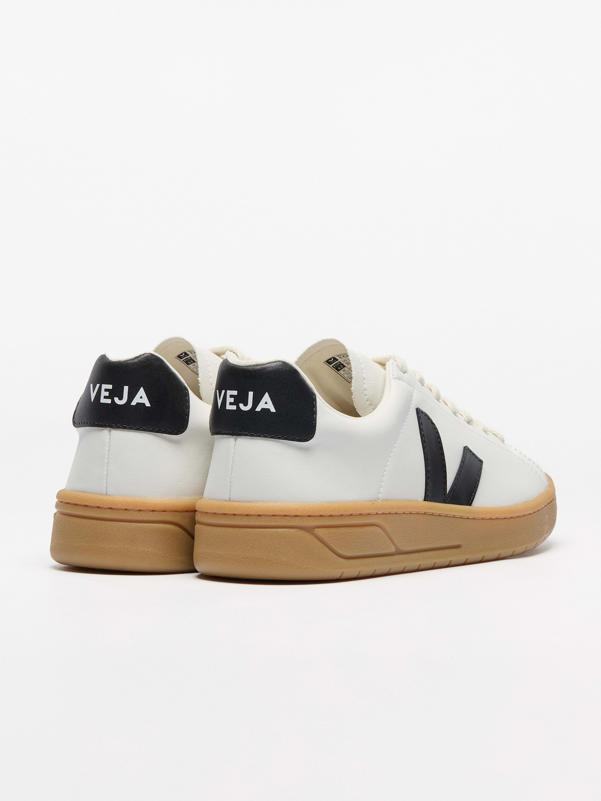 Zapatillas VEJA Urca CWL Blancas y Negras