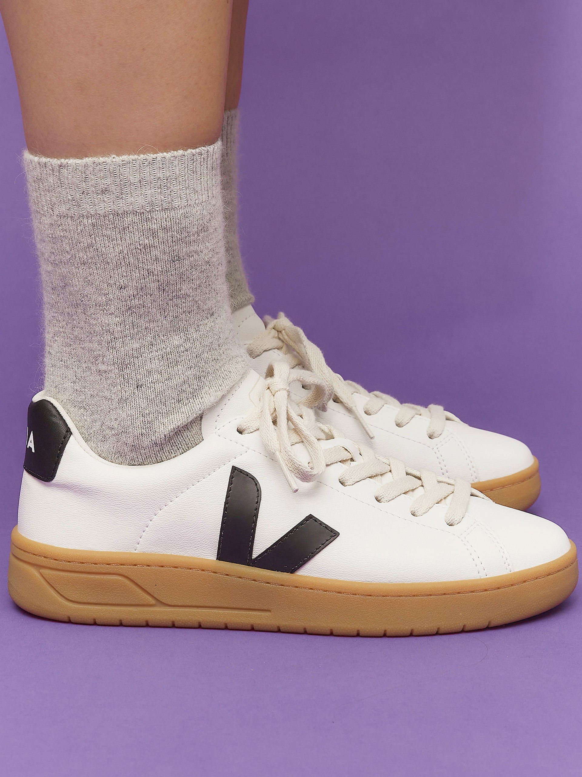 Zapatillas VEJA Urca CWL Blancas y Negras