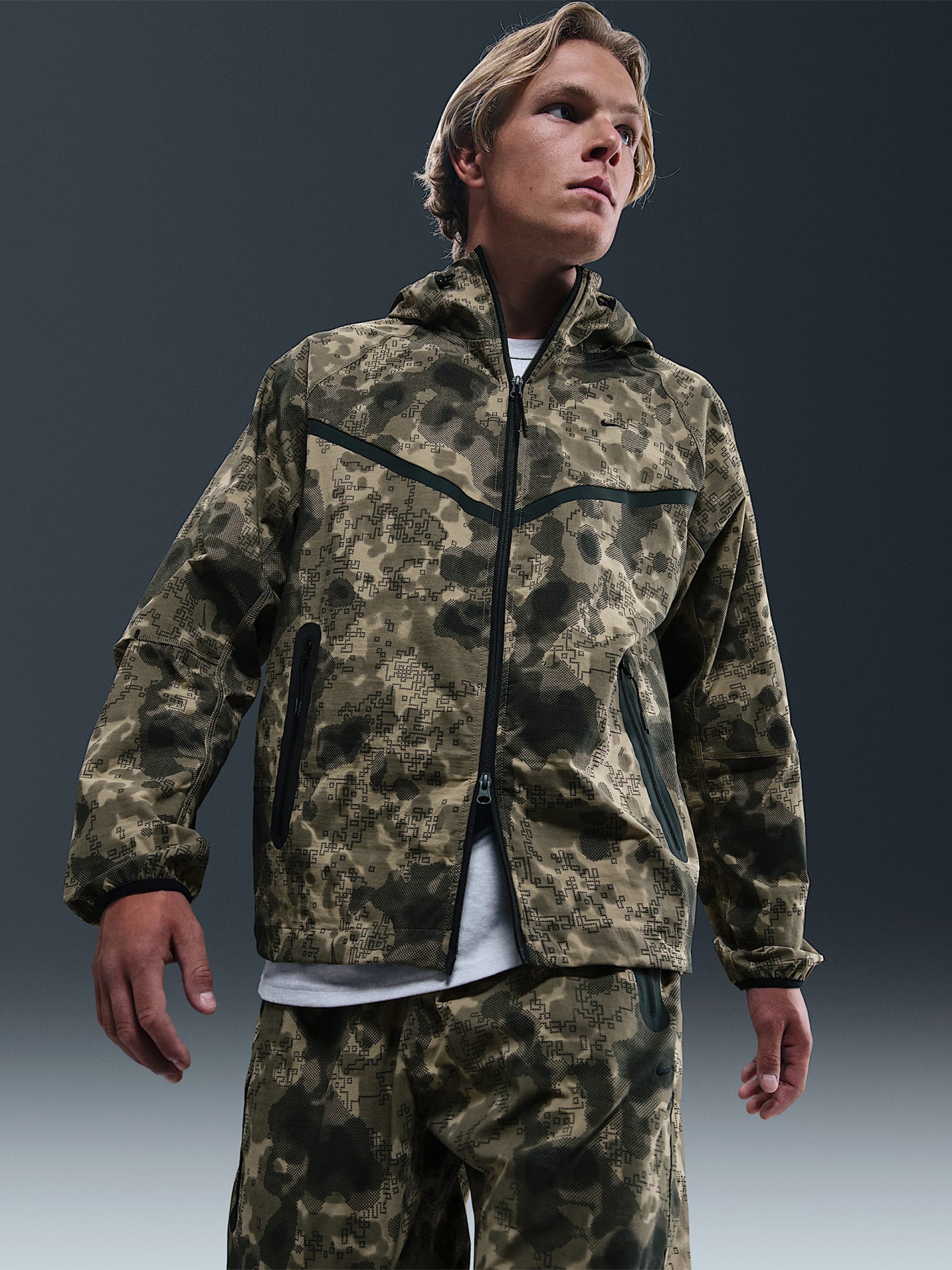 Chaqueta con Capucha Nike Tech Windrunner Dri-FIT Estampado de Camuflaje Para Hombre