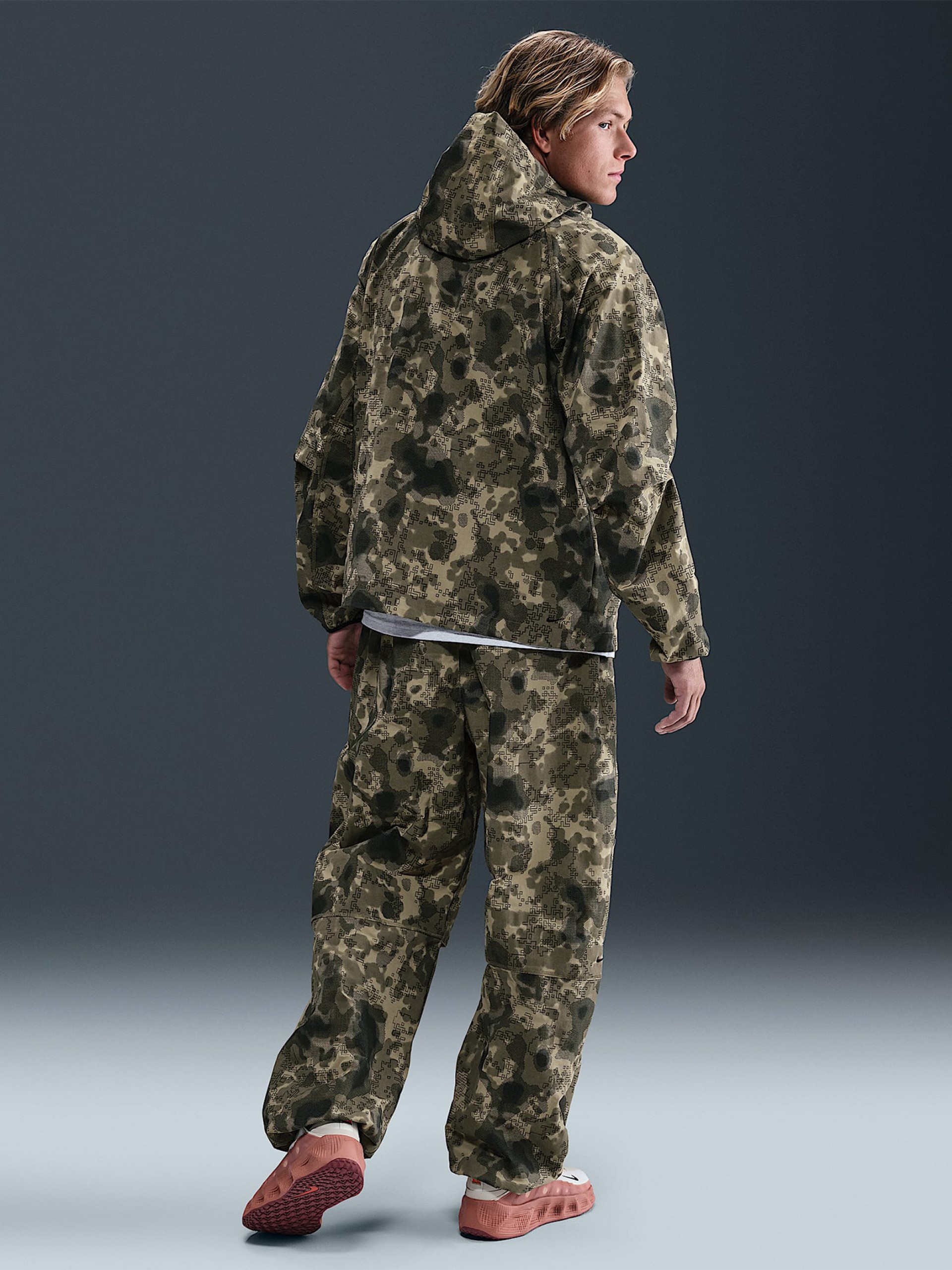 Chaqueta con Capucha Nike Tech Windrunner Dri-FIT Estampado de Camuflaje Para Hombre