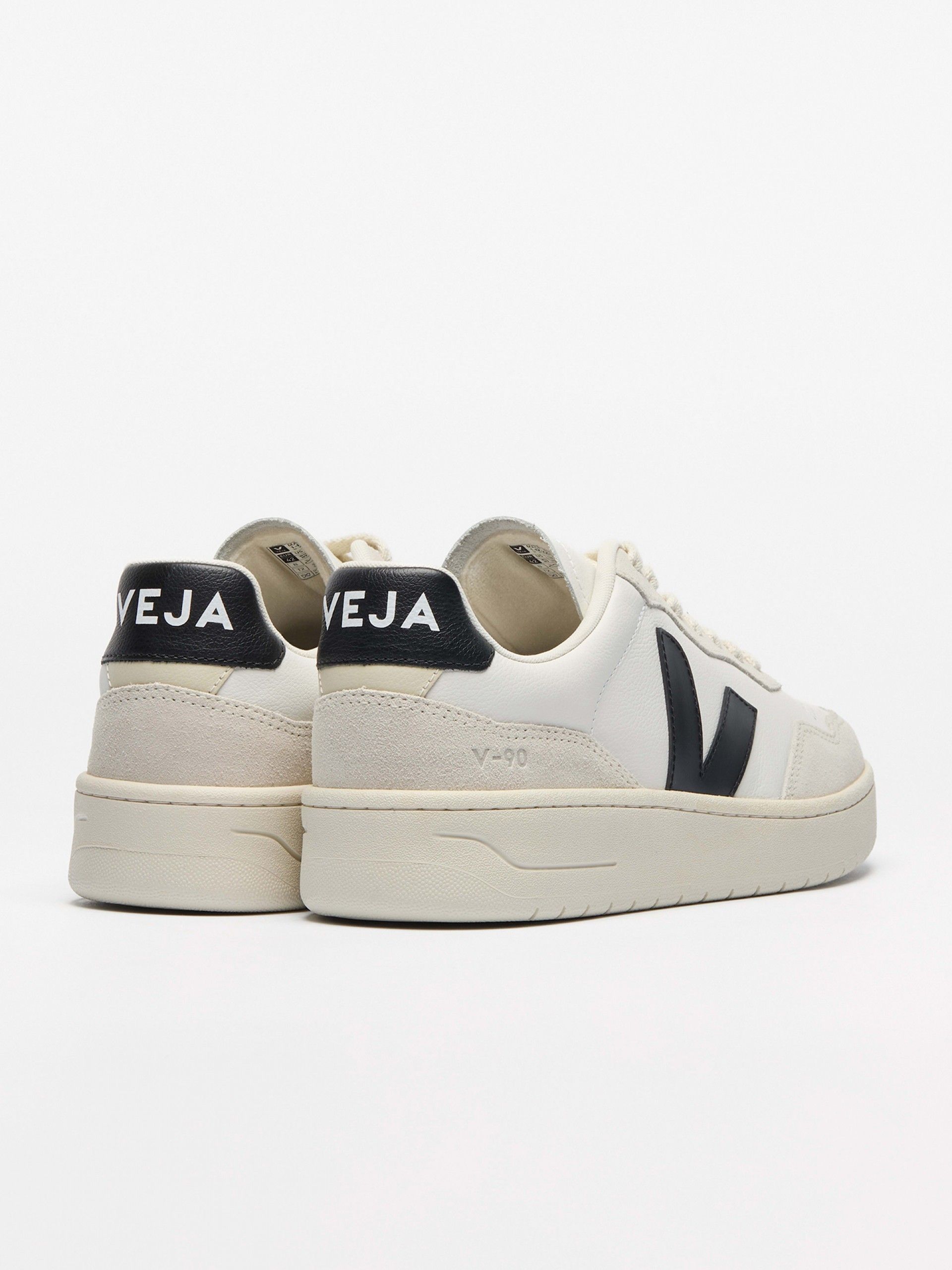 Sapatilhas VEJA V-90 Leather Brancas e Pretas