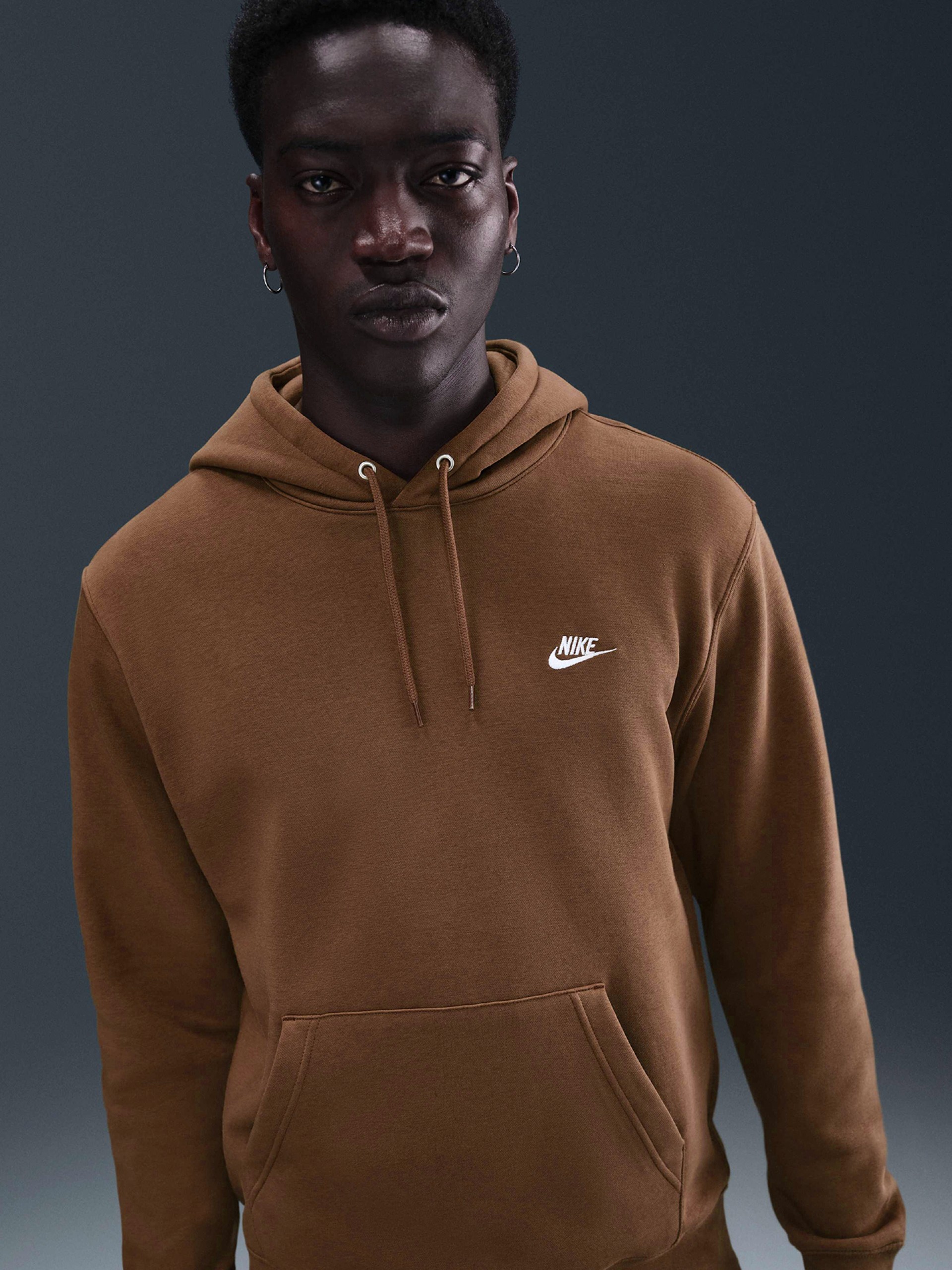 Camisola com Capuz Nike Club Fleece Castanha Para Homem