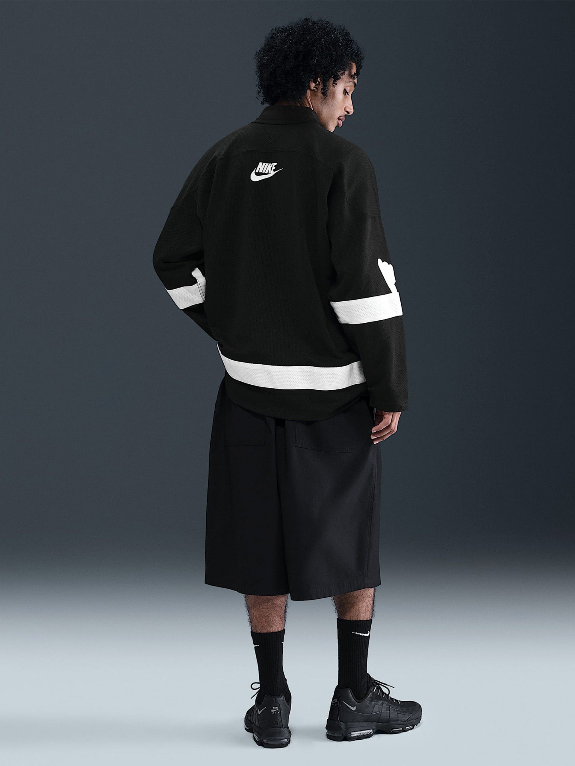 Sudadera Nike Sportswear Club Negra y Blanca Para Hombre