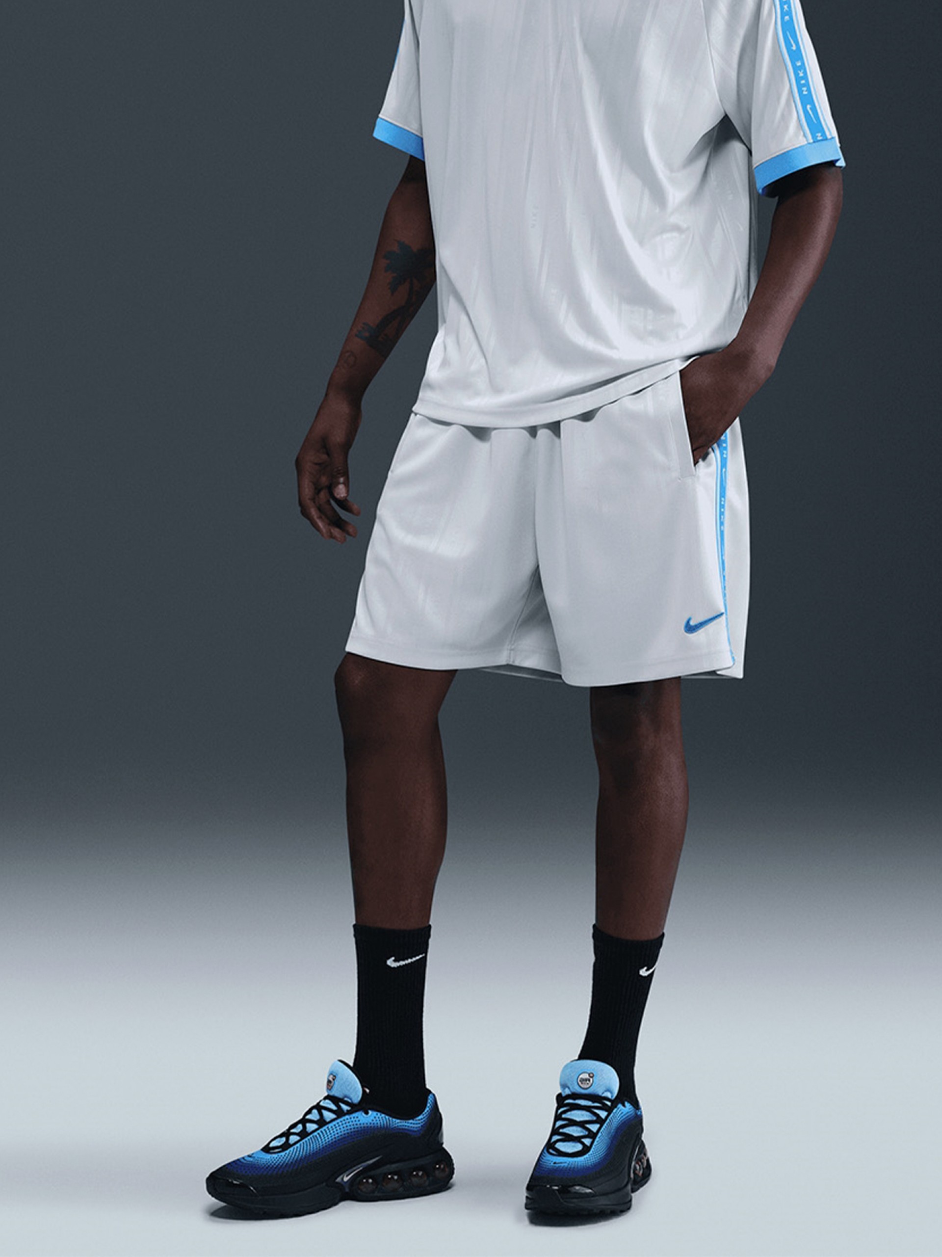 Nike Sportswear Solo Swoosh White and Blue Shorts For Men