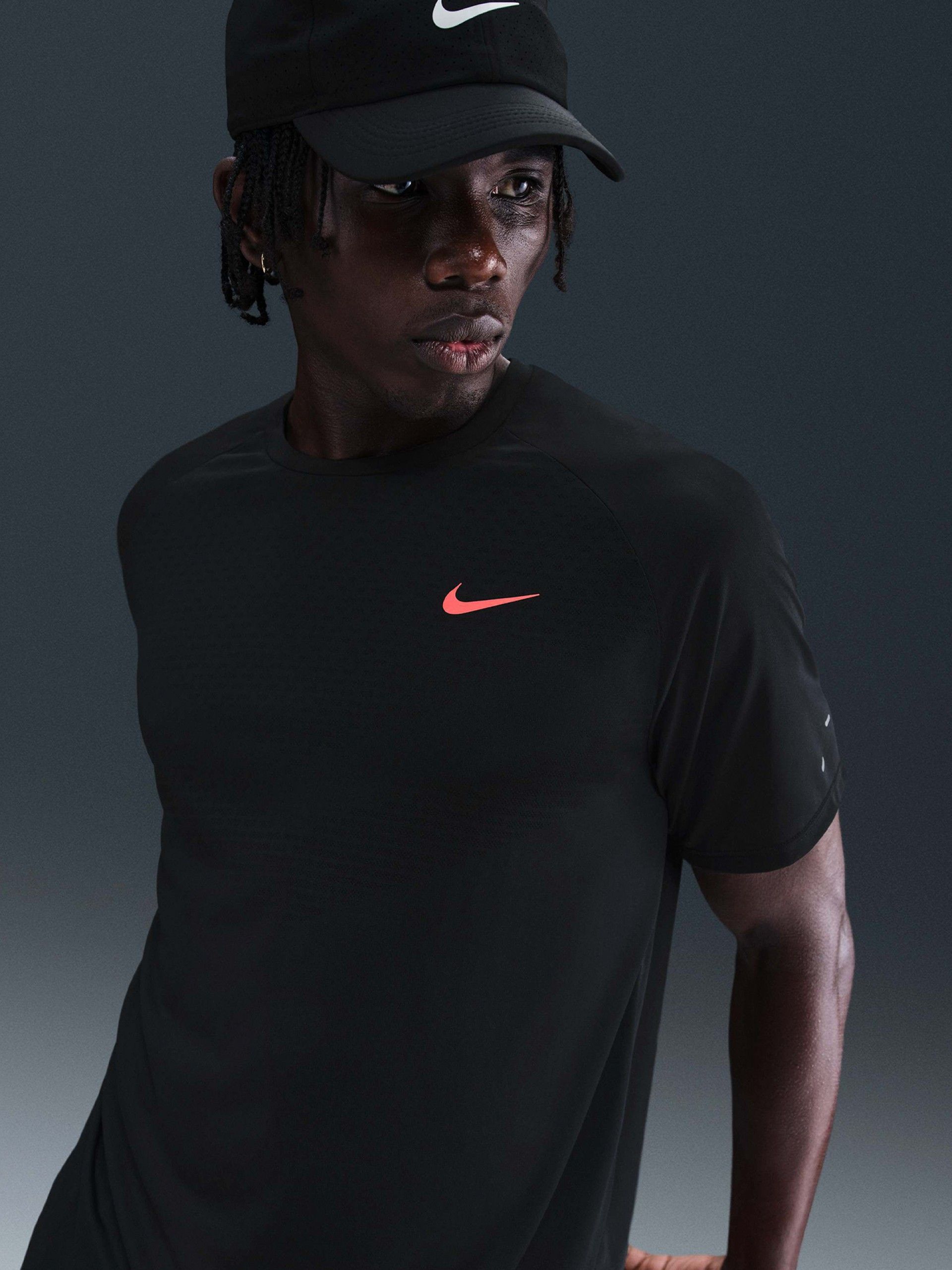 T-shirt de Running Nike Stride Dri-FIT ADV Preta Para Homem
