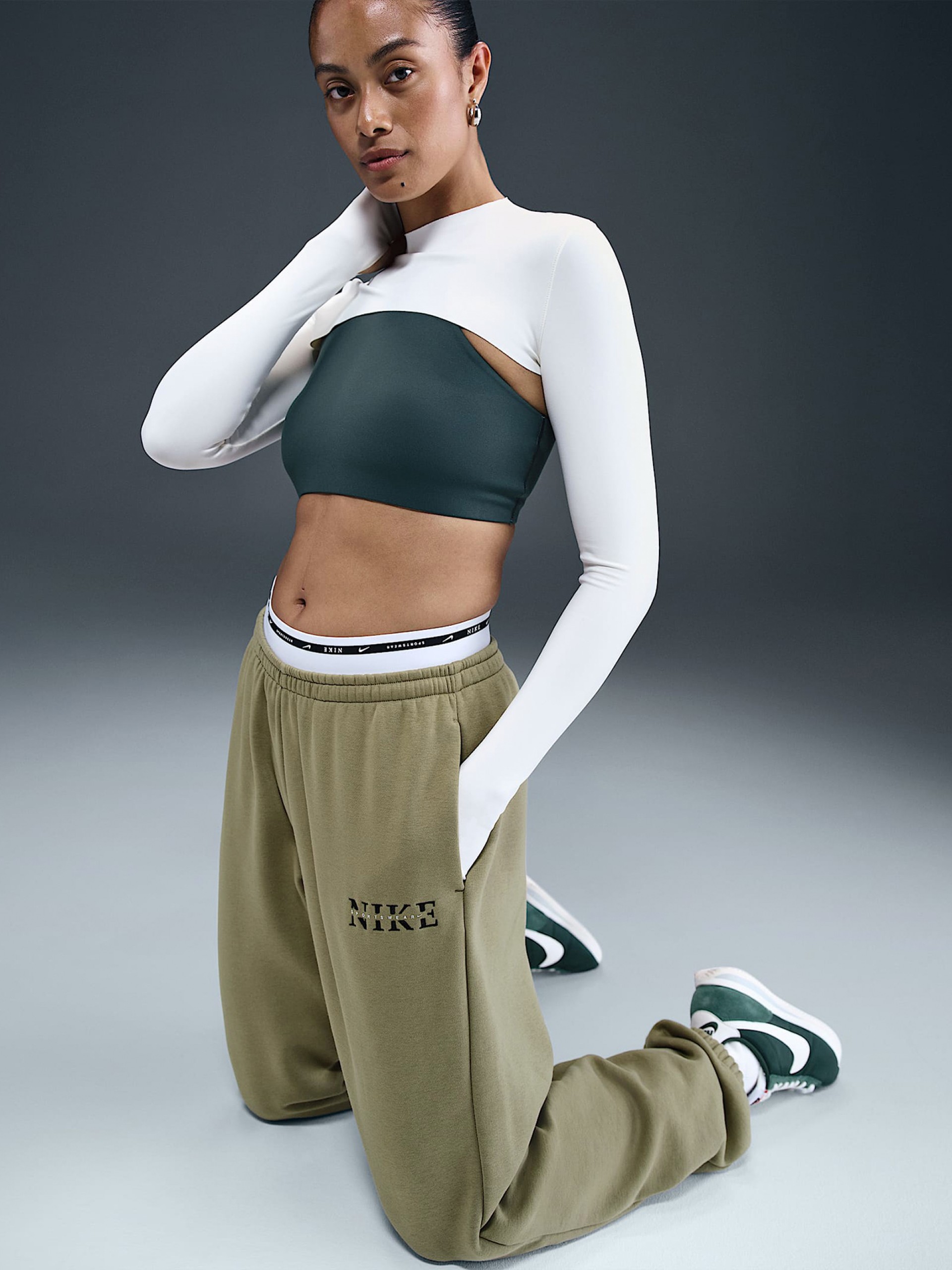Nike Sportswear Phoenix Fleece High Rise Green Trousers For Women