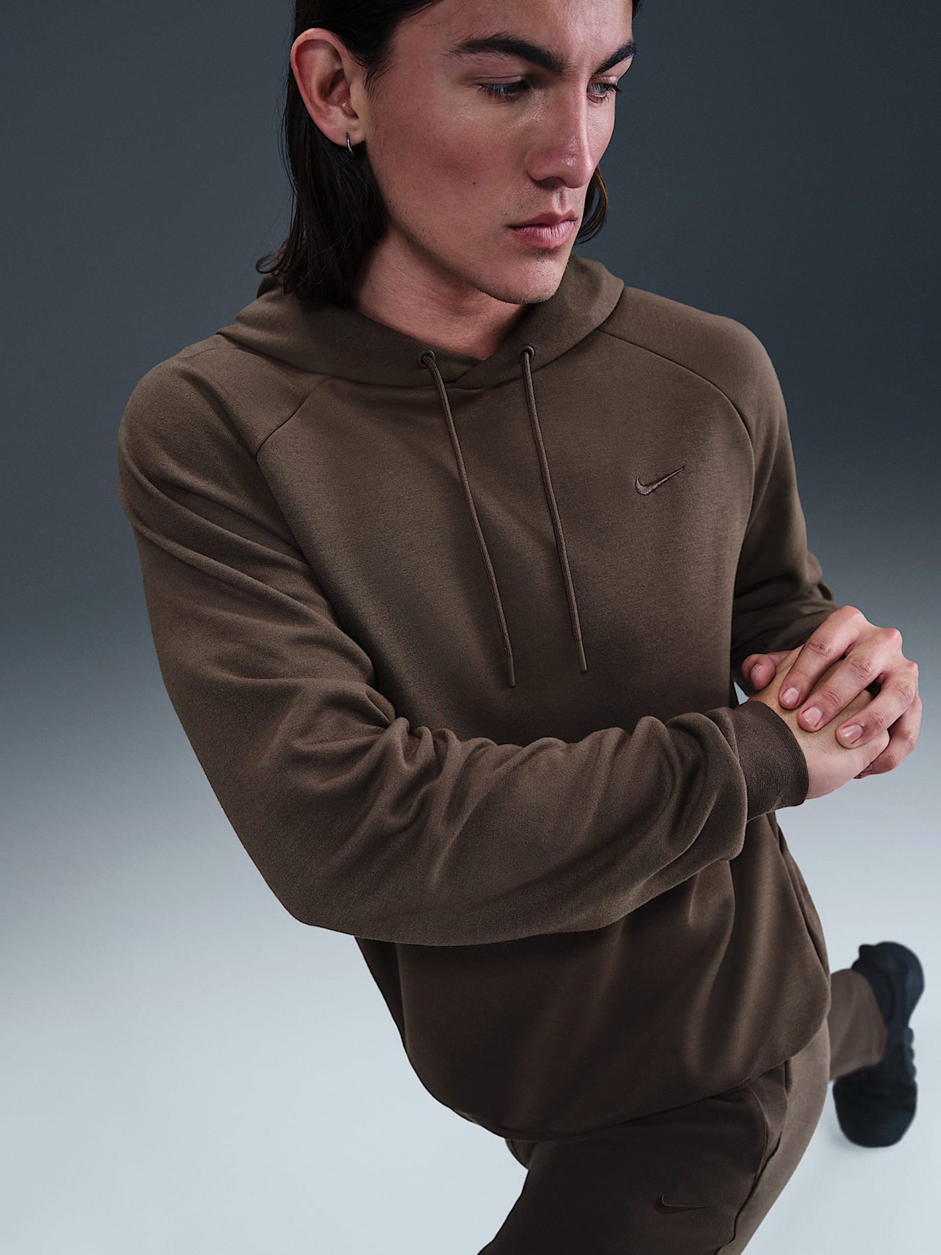 Camisola com Capuz de Treino Nike Primary Fleece UV Dri-FIT Castanha Para Homem