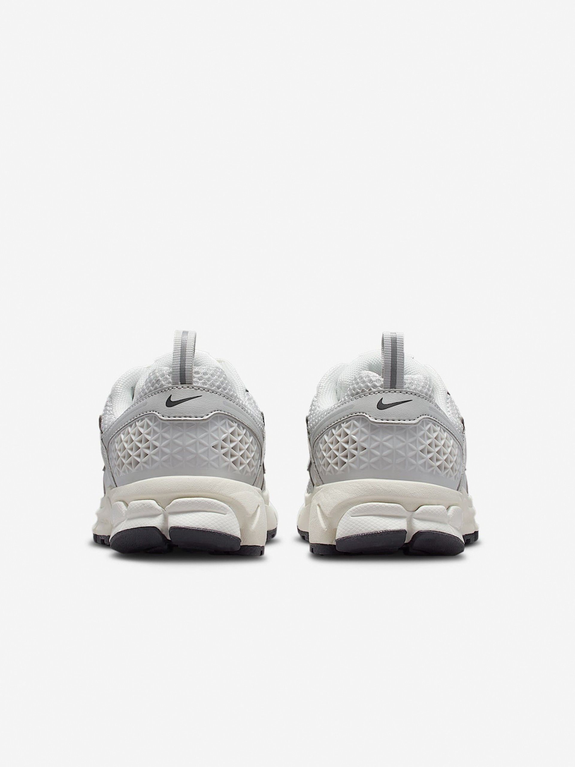 Zapatillas Nike Vomero 5 Grises y Plateadas Júnior