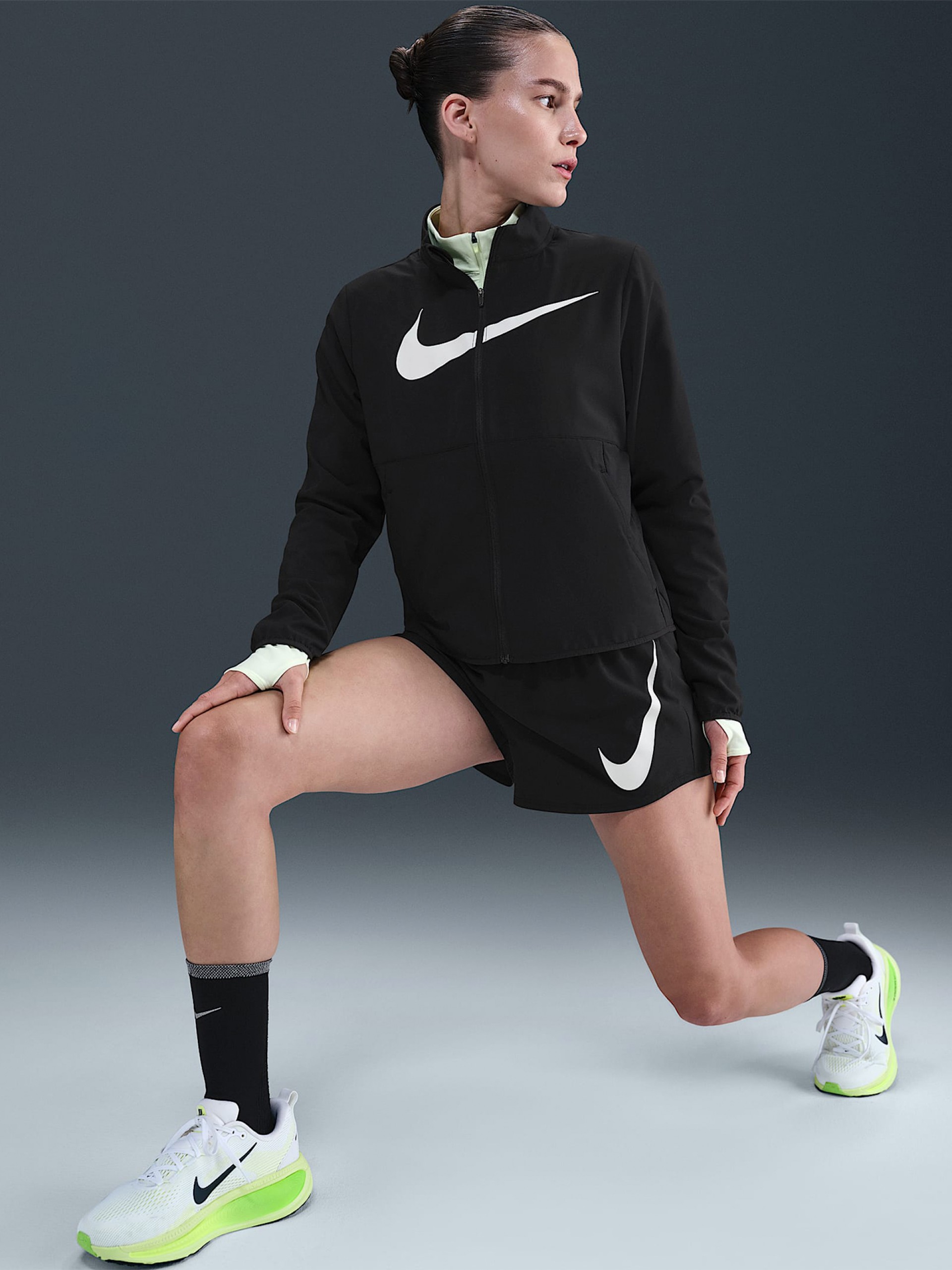 Calções de Running Nike Swoosh Dri-FIT Mid-Rise Loose 7.5cm Pretos Para Mulher