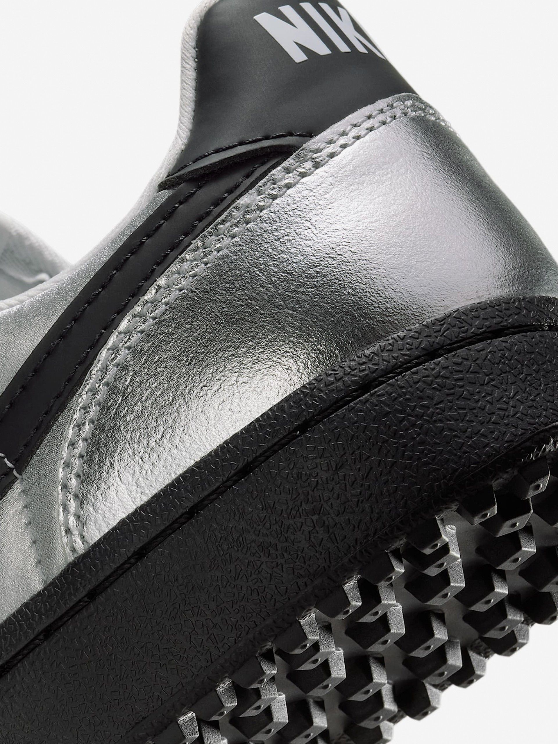 Sapatilhas Nike Field General Prateadas e Pretas Para Mulher