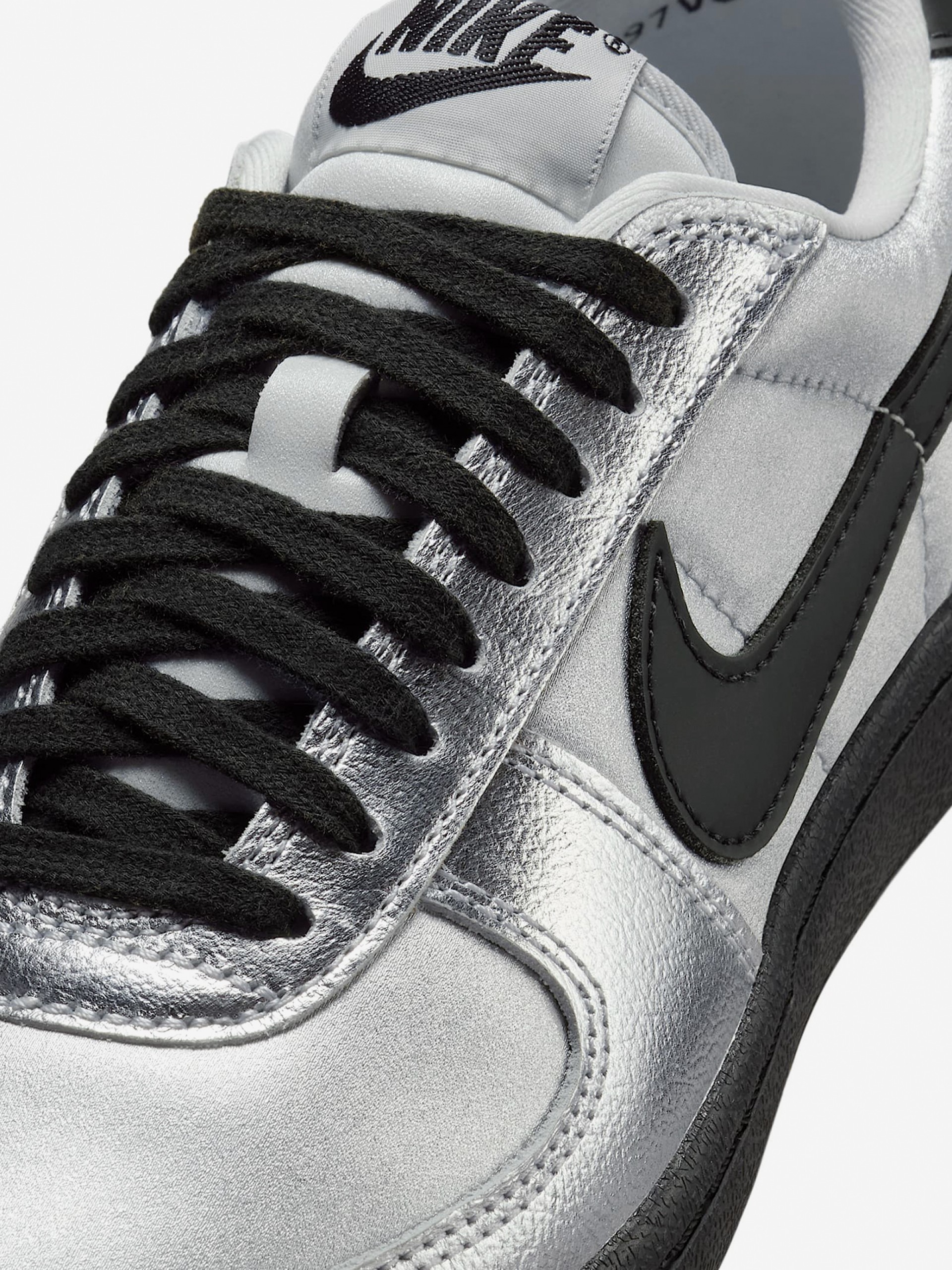 Sapatilhas Nike Field General Prateadas e Pretas Para Mulher