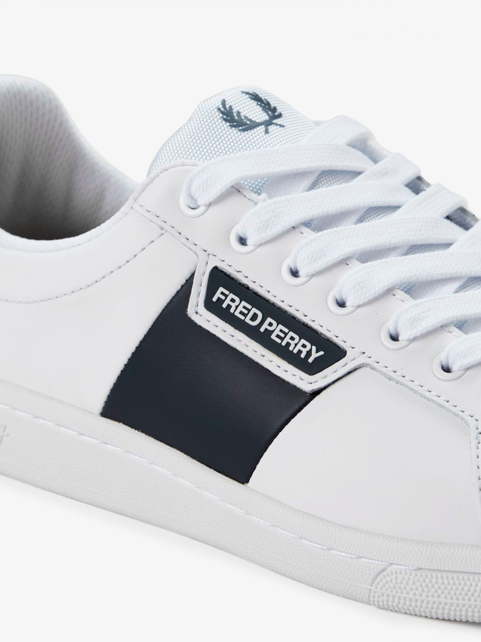 Sapatilhas Fred Perry B721 Em Couro Brancas e Azuis