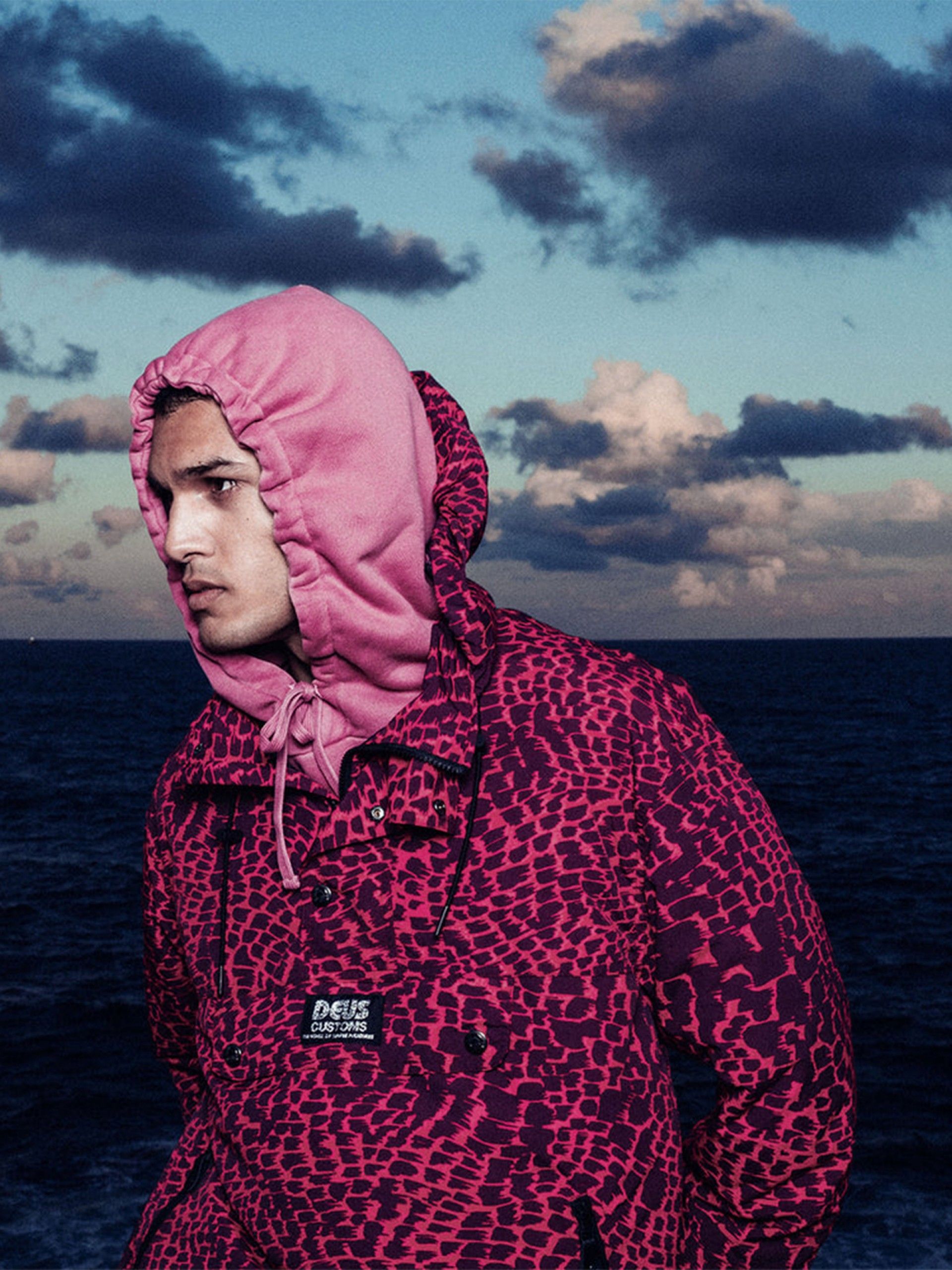 Casaco Corta-Vento com Capuz Deus Ex Machina Zanzibar Estampado Rosa