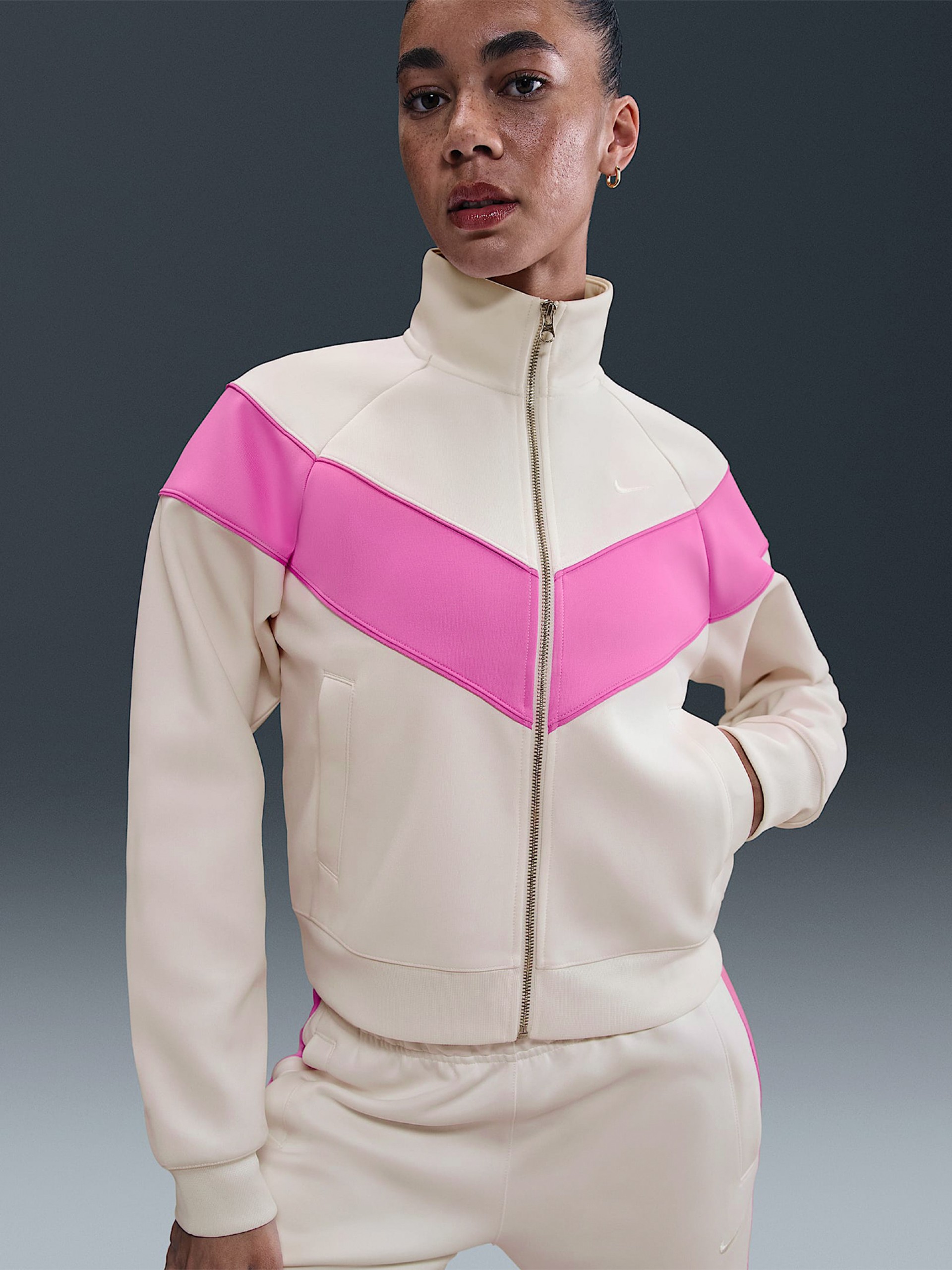 Chaqueta Nike Sportswear Windrunner Beige y Rosa Para Mujer