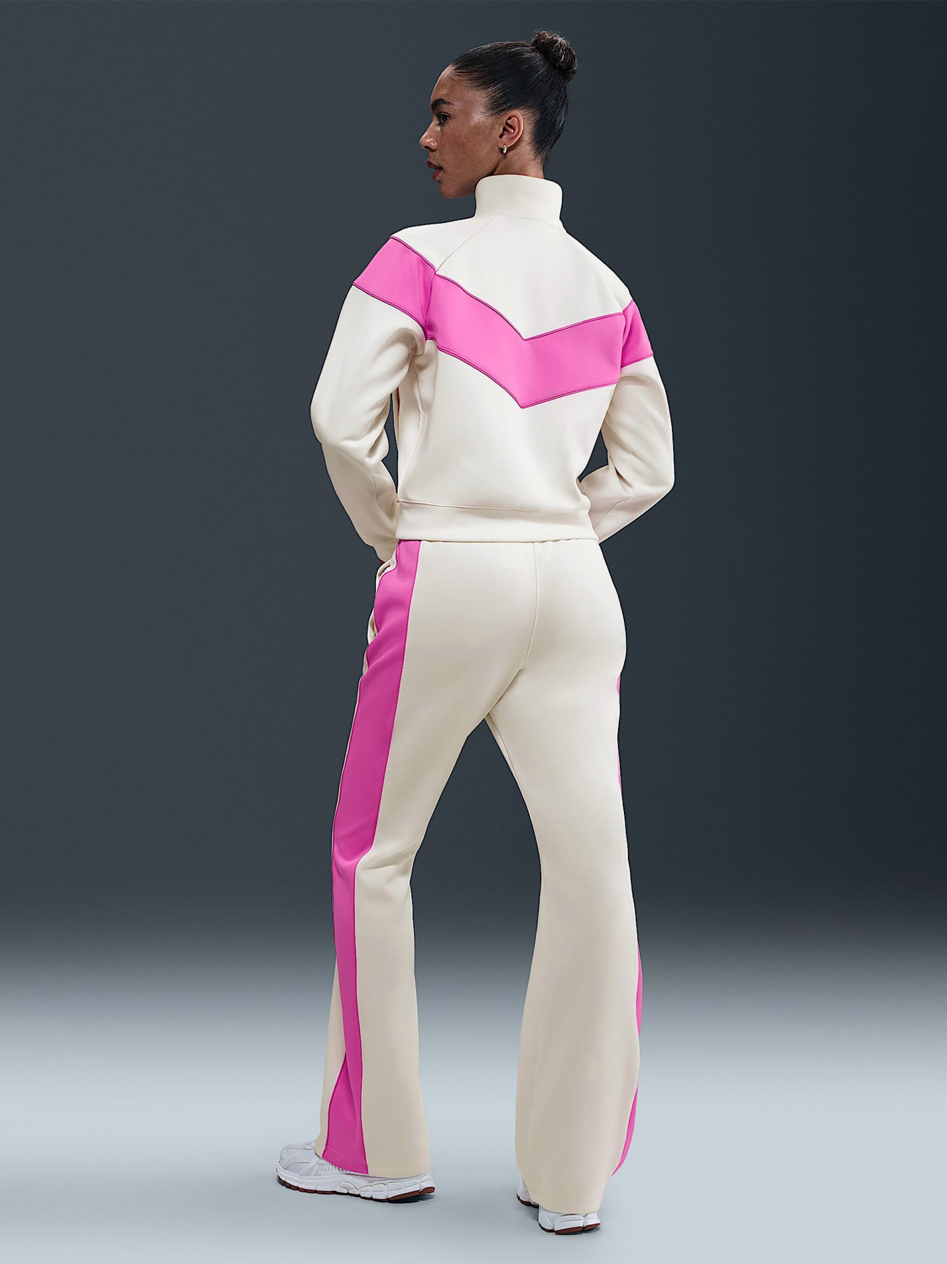 Chaqueta Nike Sportswear Windrunner Beige y Rosa Para Mujer