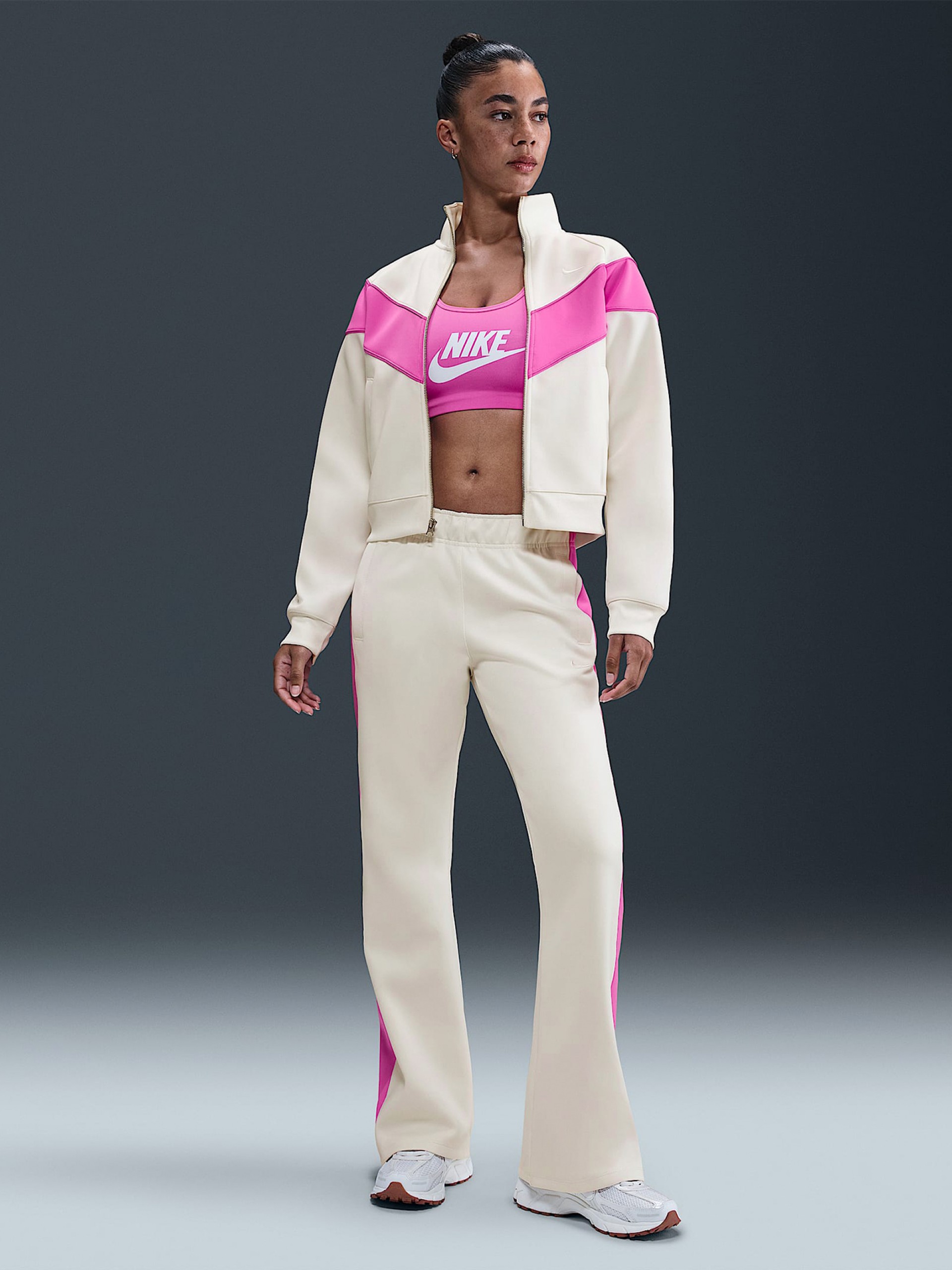 Chaqueta Nike Sportswear Windrunner Beige y Rosa Para Mujer