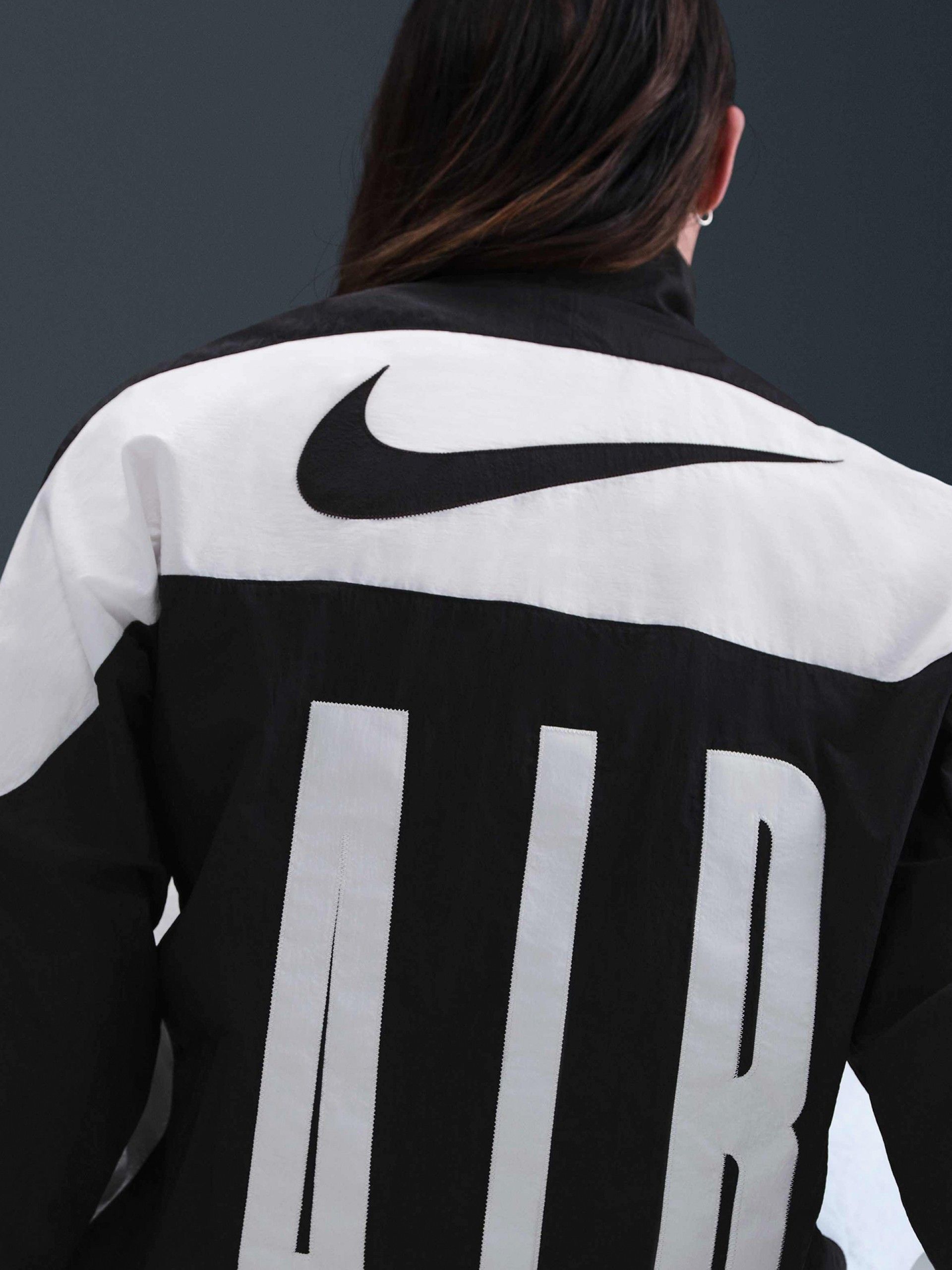 Chaqueta Nike Air Woven Negra y Blanca Para Hombre