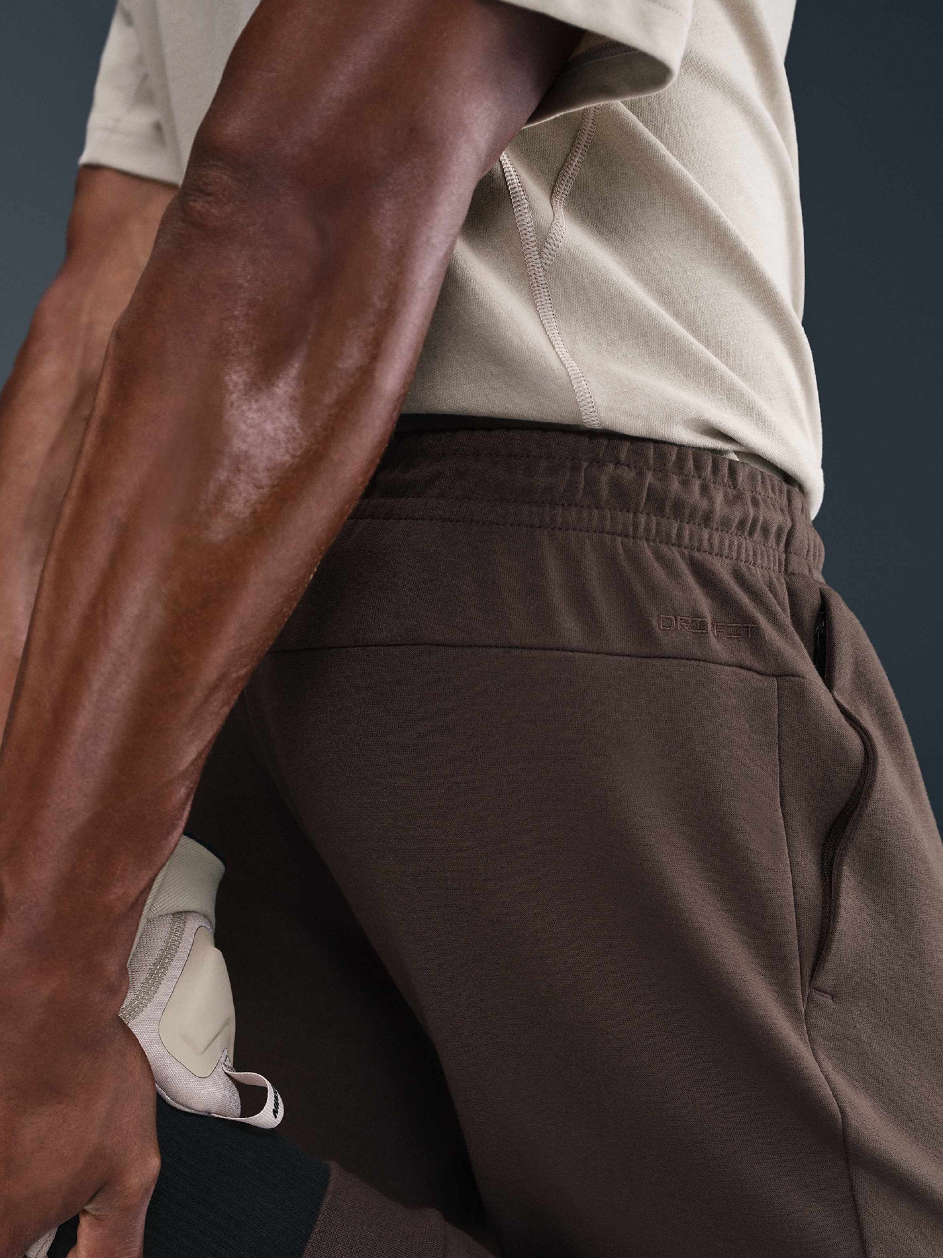 Pantalones Nike Primary Fleece Dri-FIT UV Marrones Para Hombre