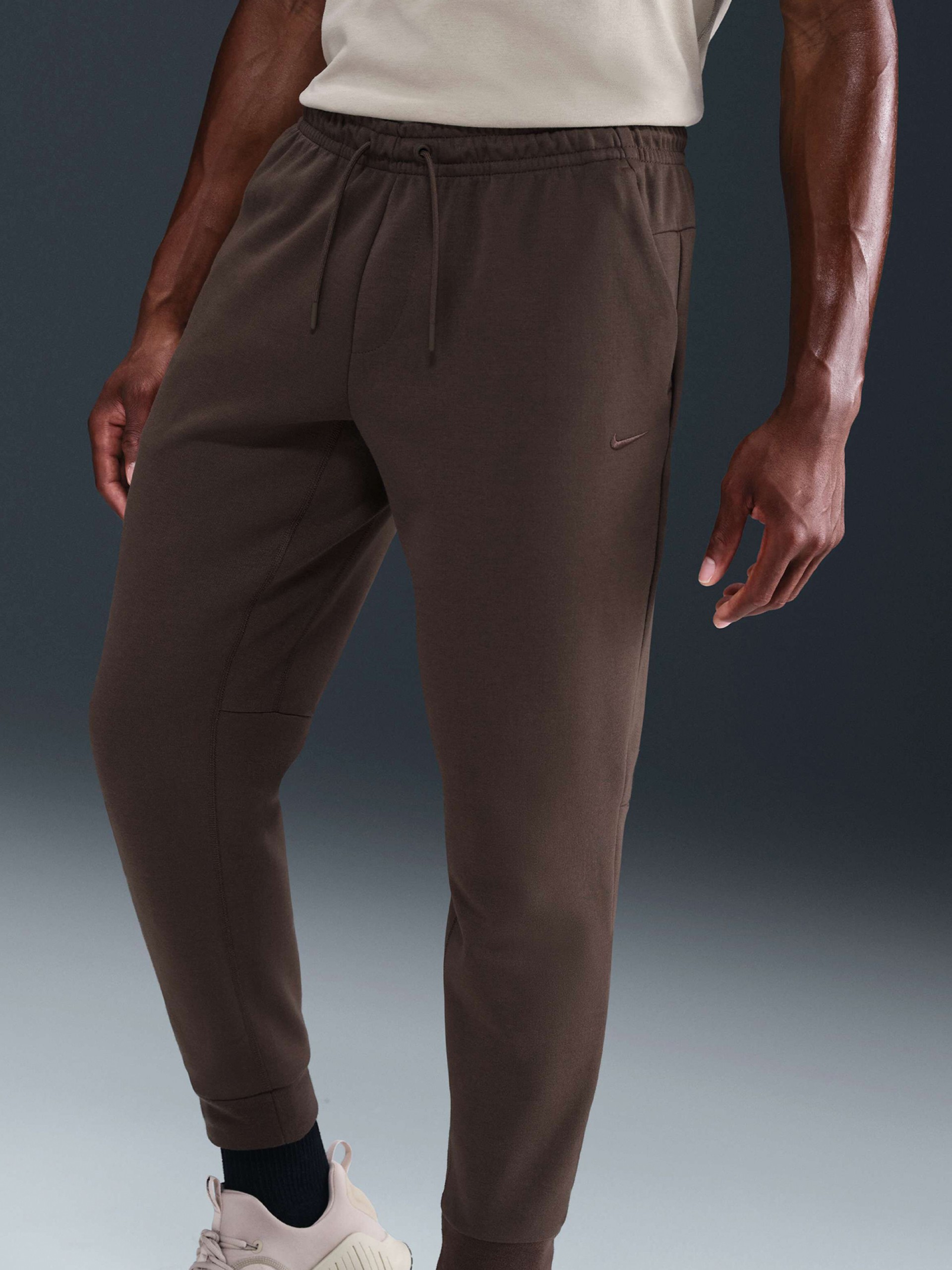 Pantalones Nike Primary Fleece Dri-FIT UV Marrones Para Hombre