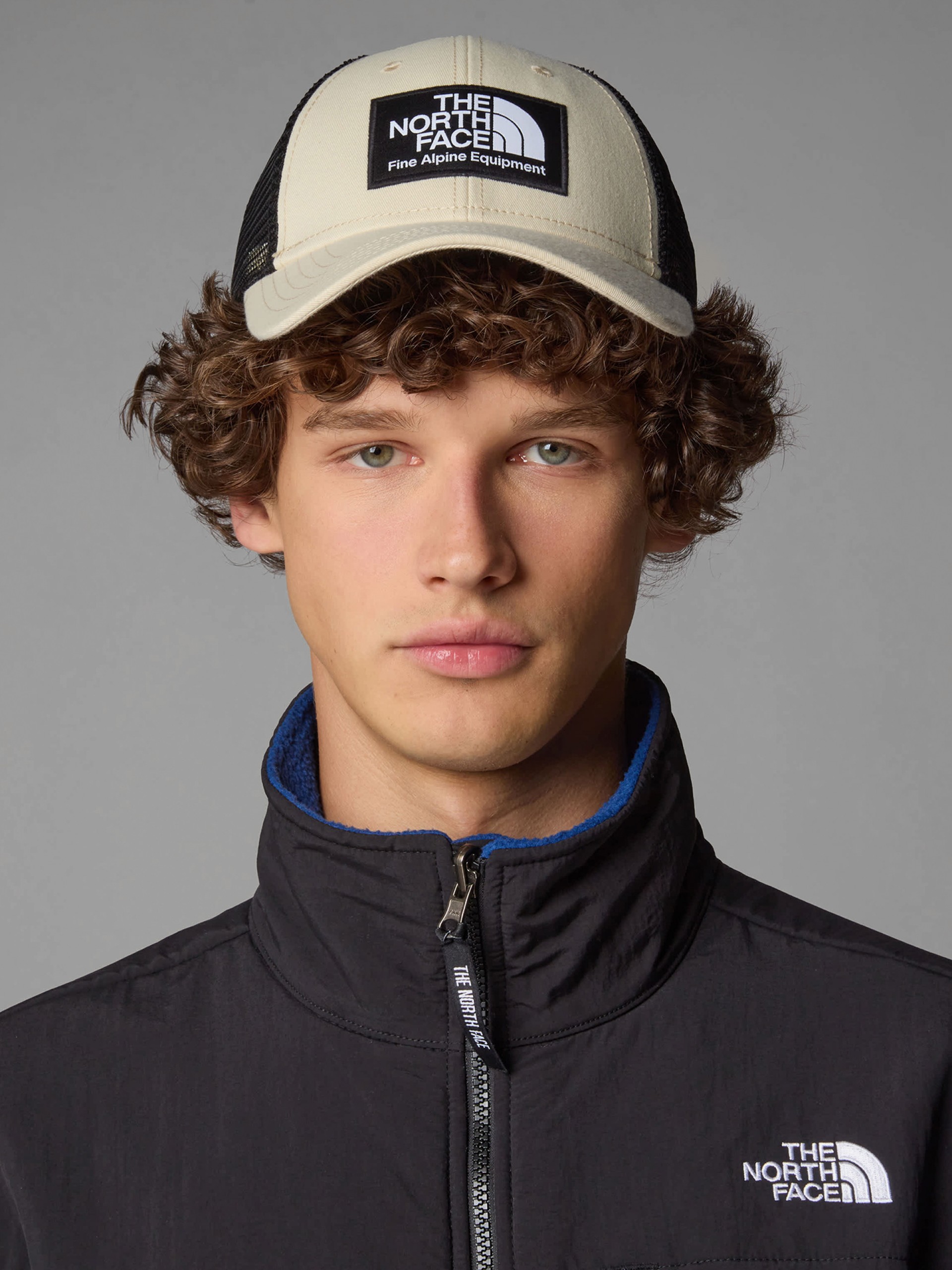 Gorra The North Face Mudder Trucker Beige y Negra