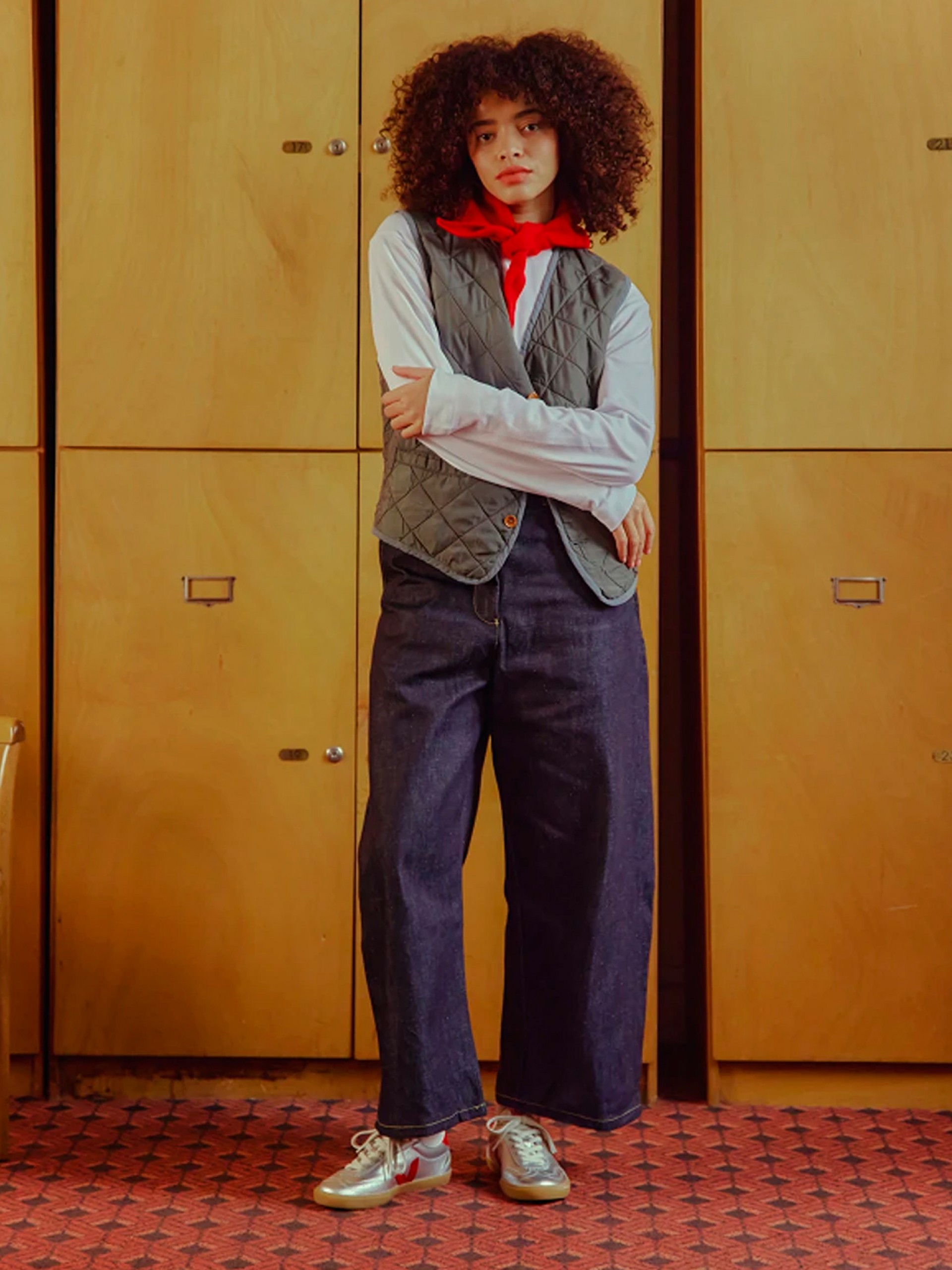 Zapatillas VEJA Volley Plateadas y Rojas