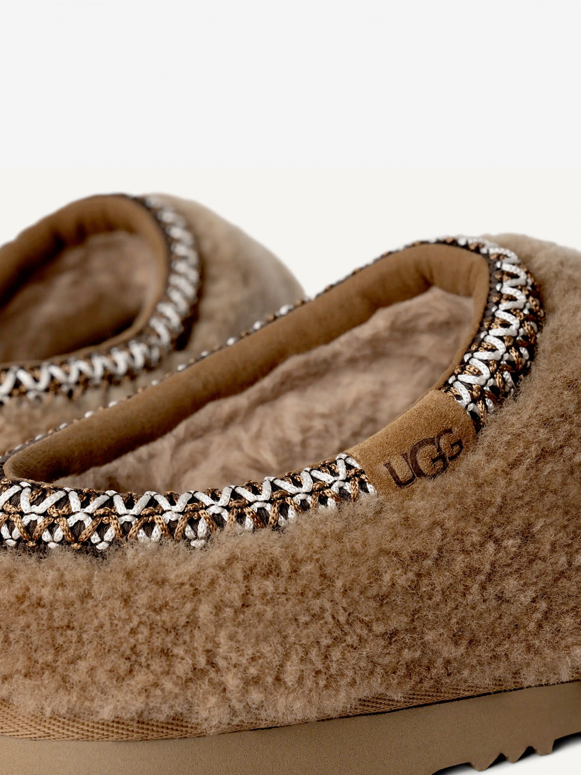 Pantufas Ugg Tasman Maxi Curly Camel Para Mulher