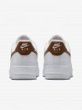 Sapatilhas Nike Air Force 1 Next Nature Brancas e Castanhas Para Mulher