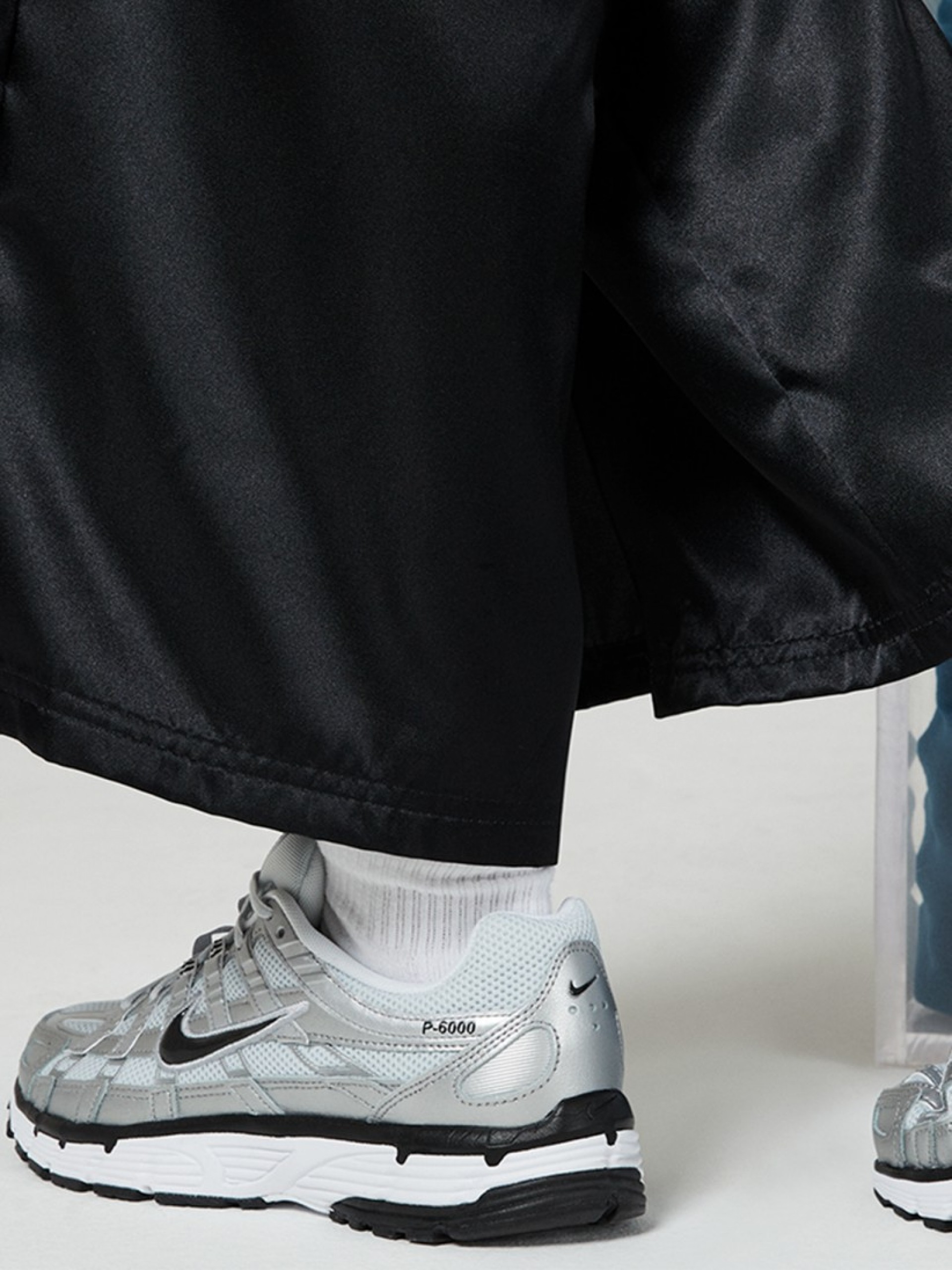 Zapatillas Nike P-6000 Plateadas Para Mujer