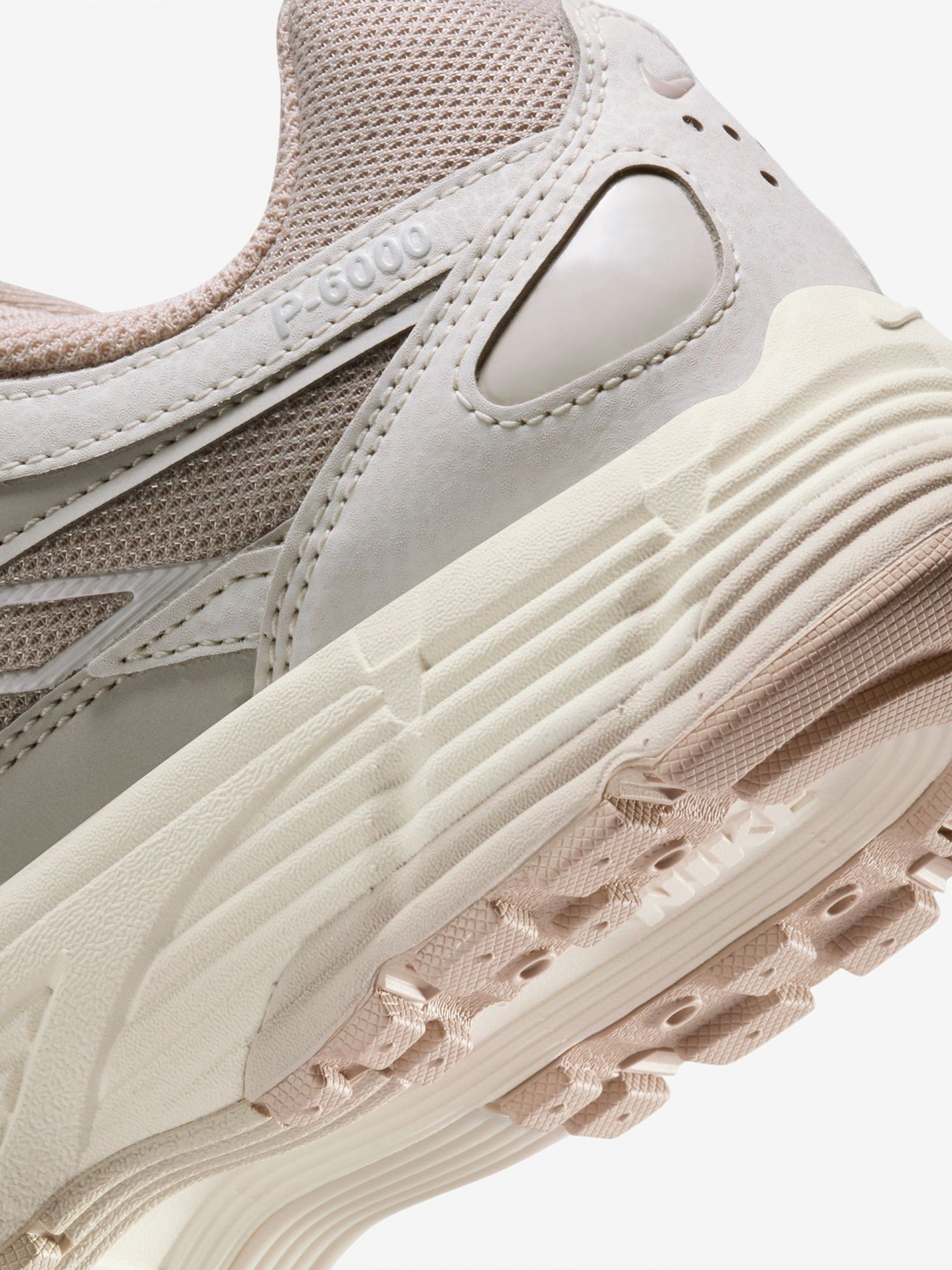 Sapatilhas Nike P-6000 Bege Para Mulher