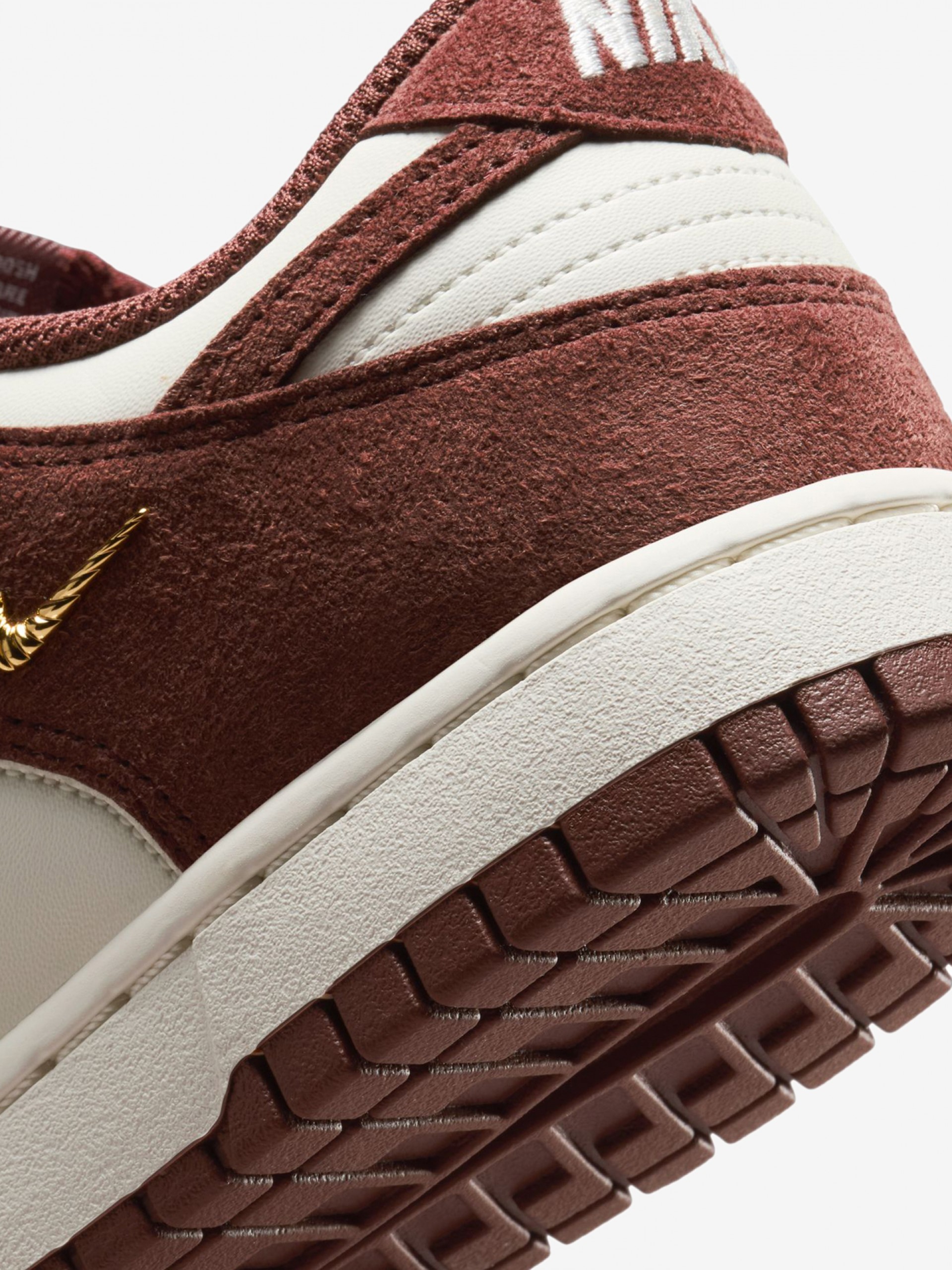 Sapatilhas Nike Dunk Low Castanhas e Brancas Para Mulher