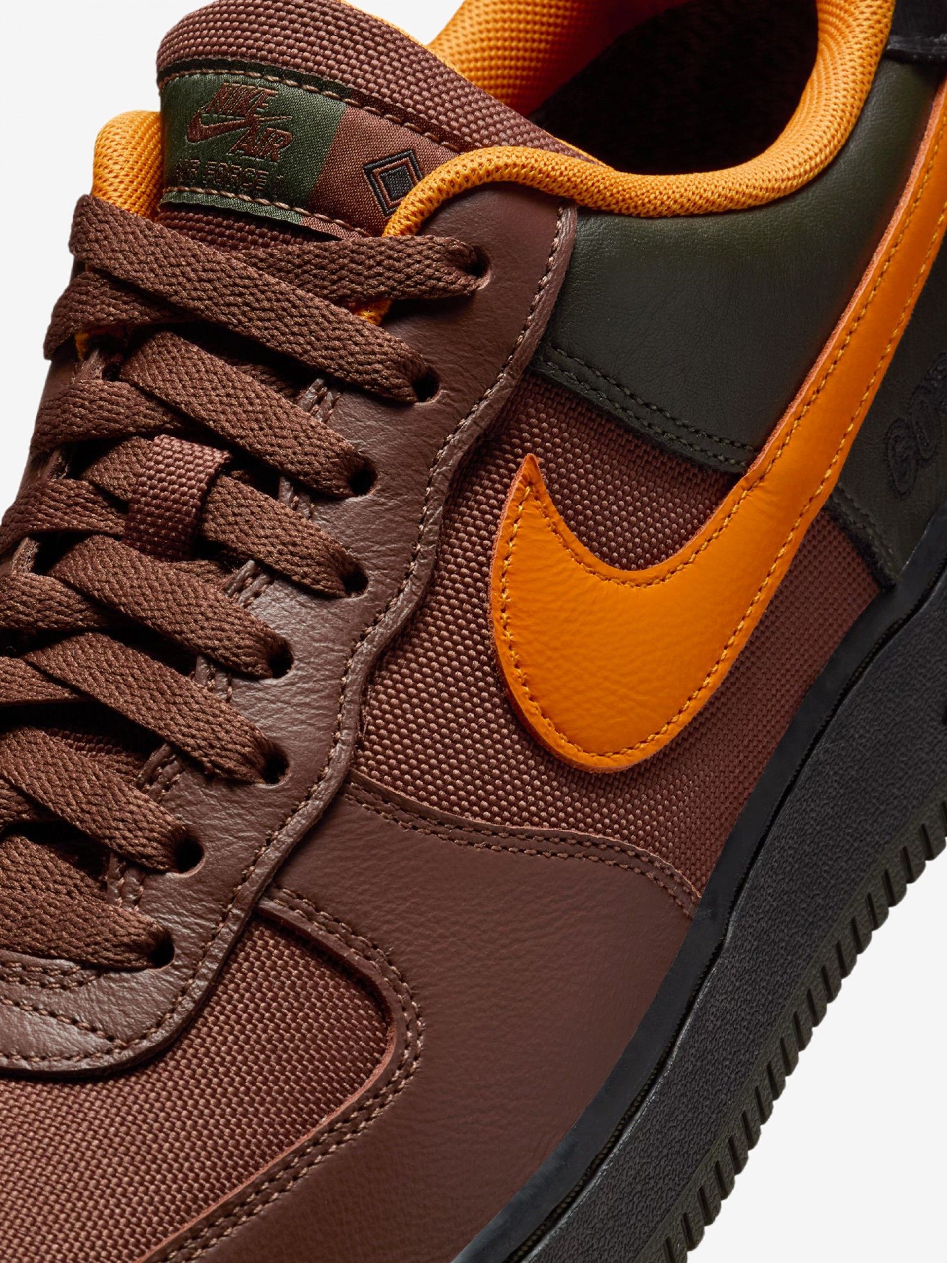Sapatilhas Nike Air Force 1 GORE-TEX Castanhas e Laranja Para Homem