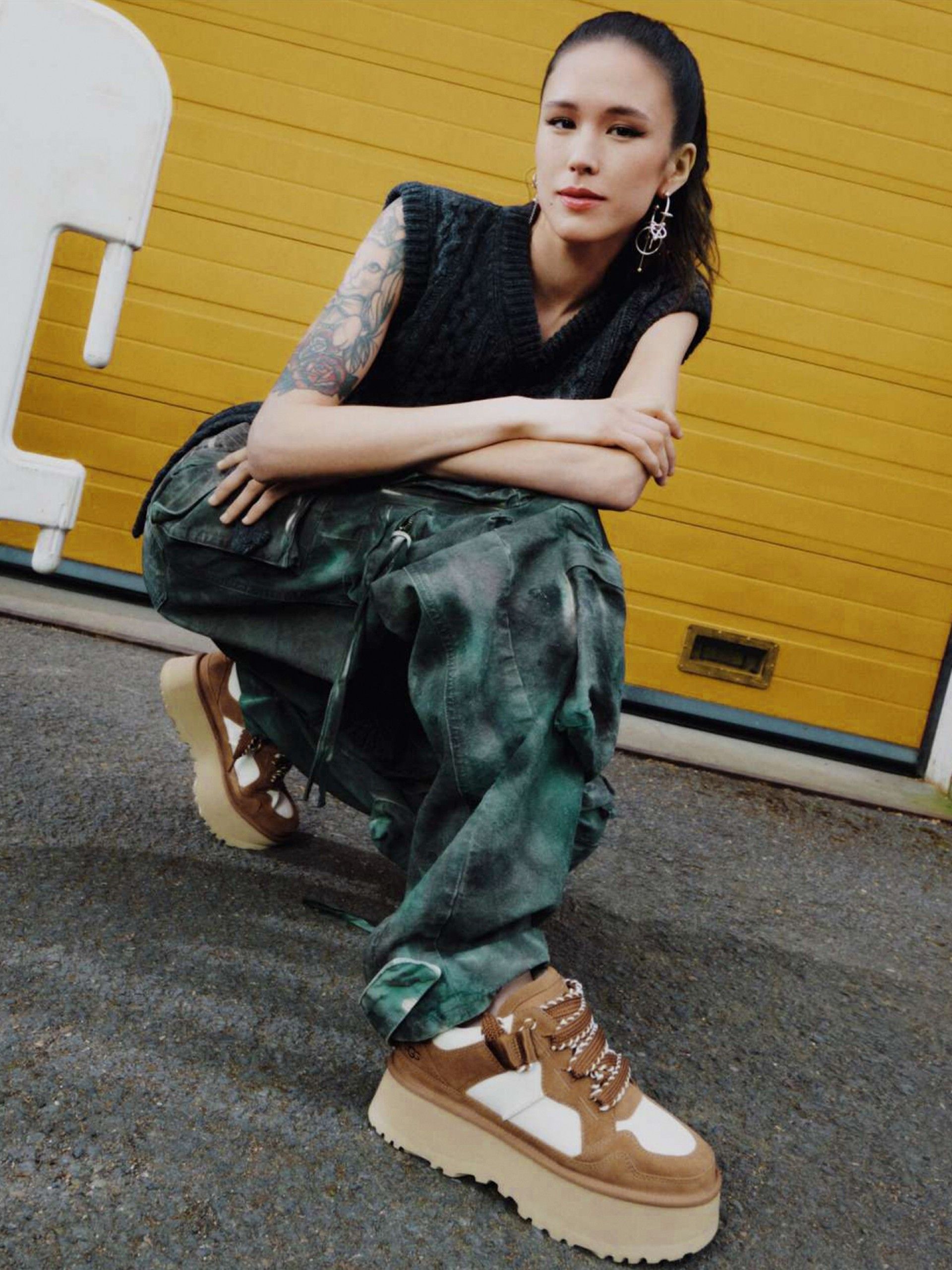 Zapatillas Ugg Astromel Camel y Blancas Para Mujer