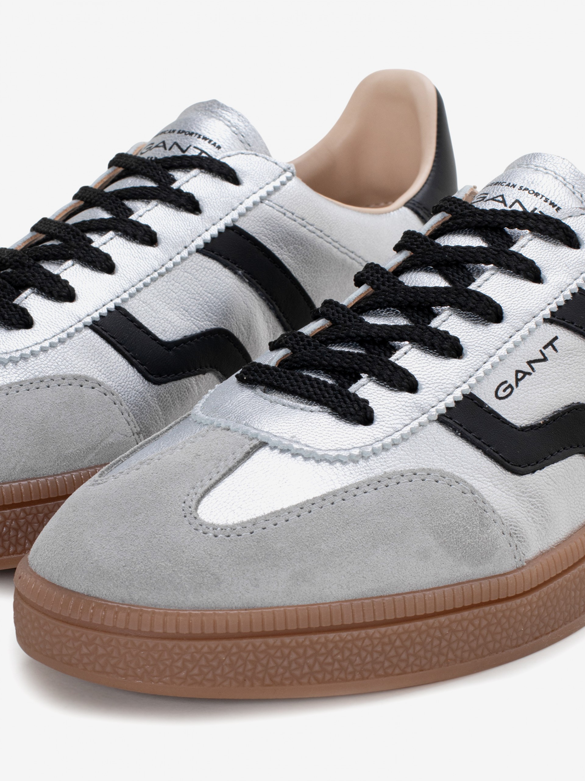 Zapatillas Gant Cuzima Plateadas y Negras De Piel y Gamuza Para Mujer