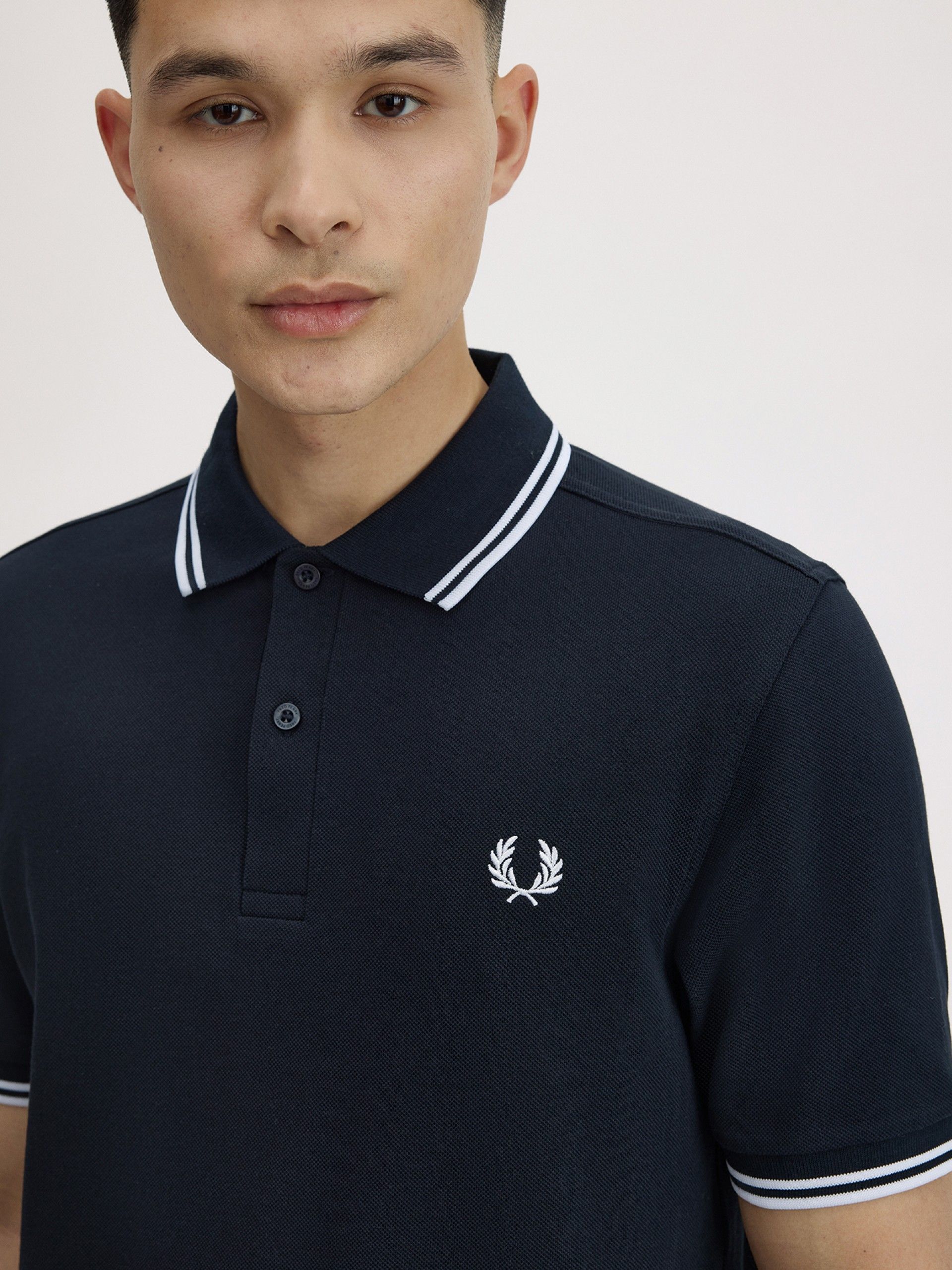 Polo Fred Perry M3600 Twin Tipped Azul y Blanco