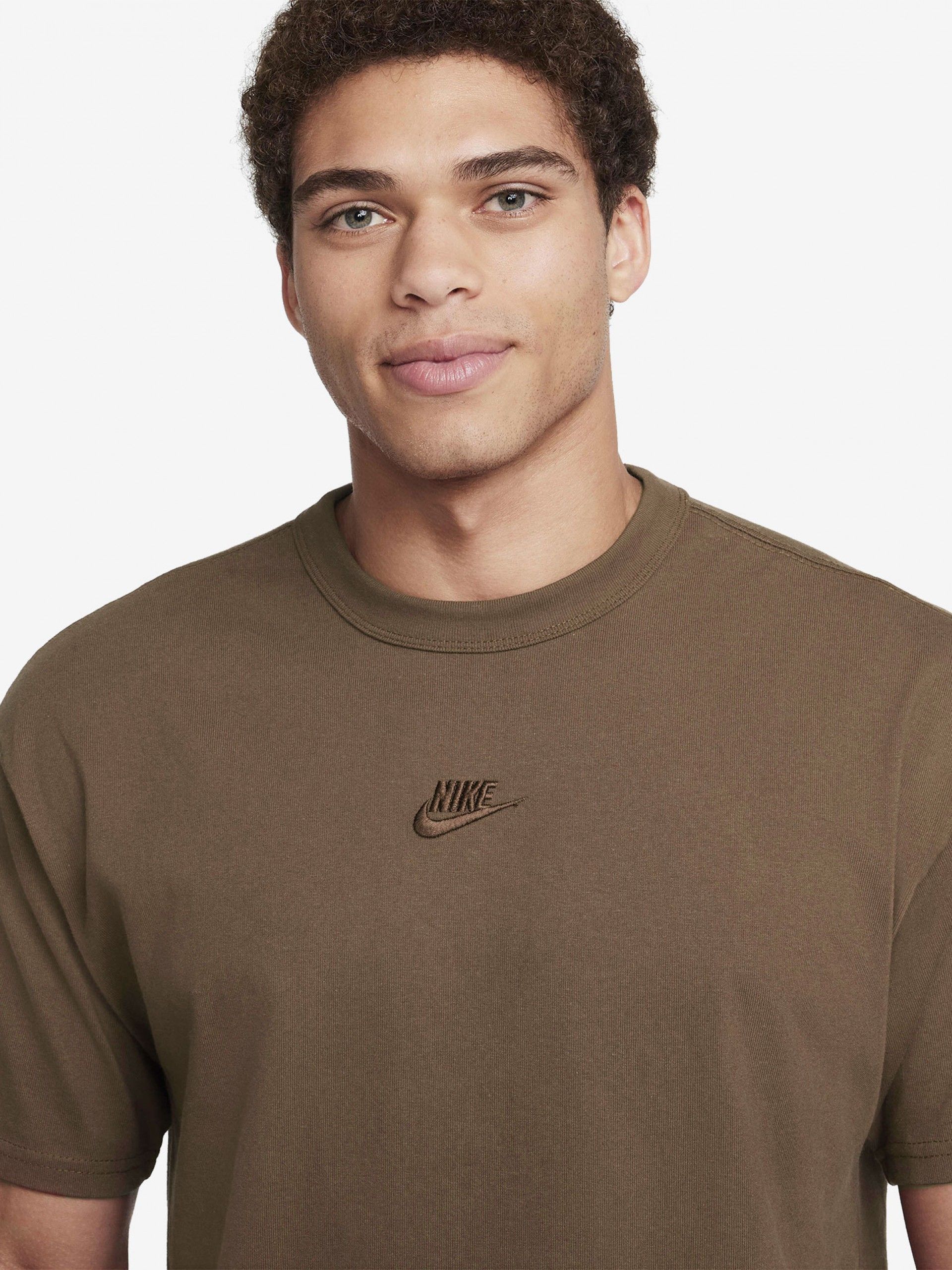 T-shirt Nike Sportswear Premium Essentials Camel Para Homem
