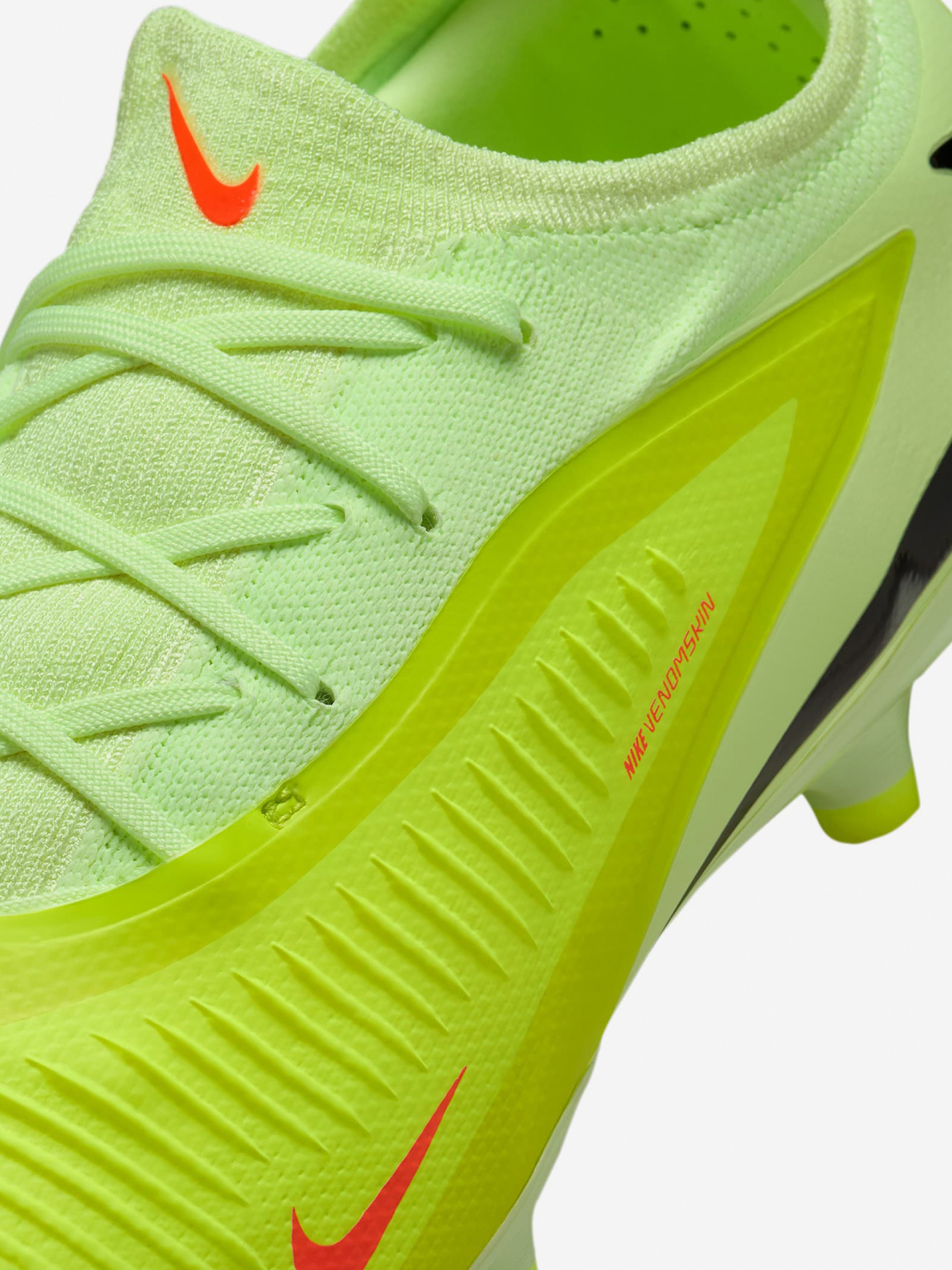 Nike Phantom 6 Low Pro AG Football Boots