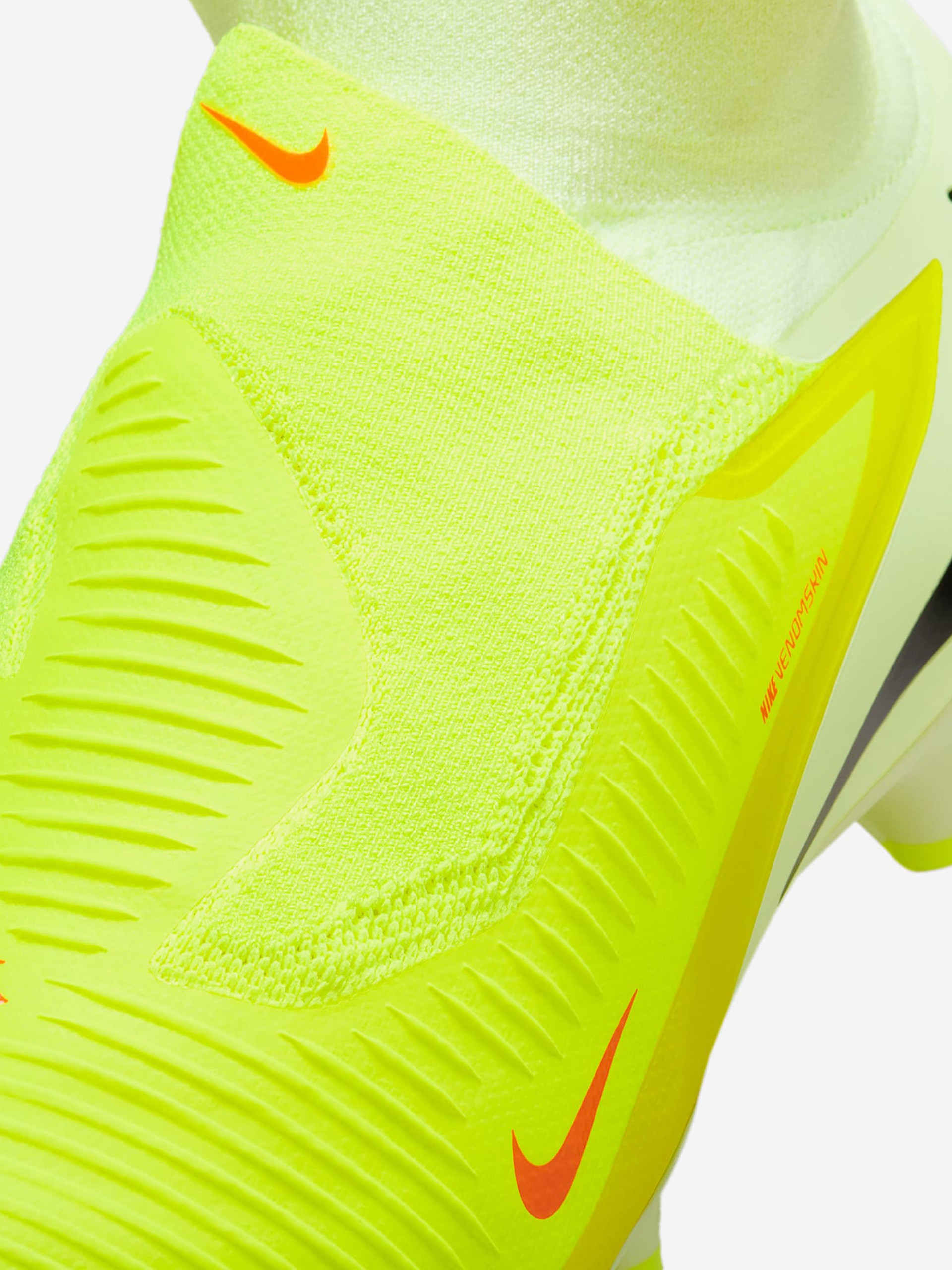 Nike Phantom 6 High Pro FG Football Boots