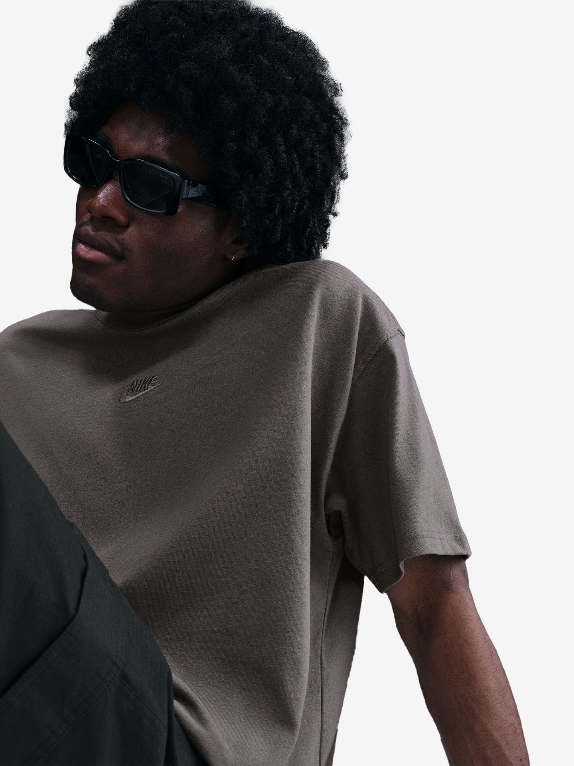 Camiseta Nike Sportswear Premium Essentials Gris Para Hombre