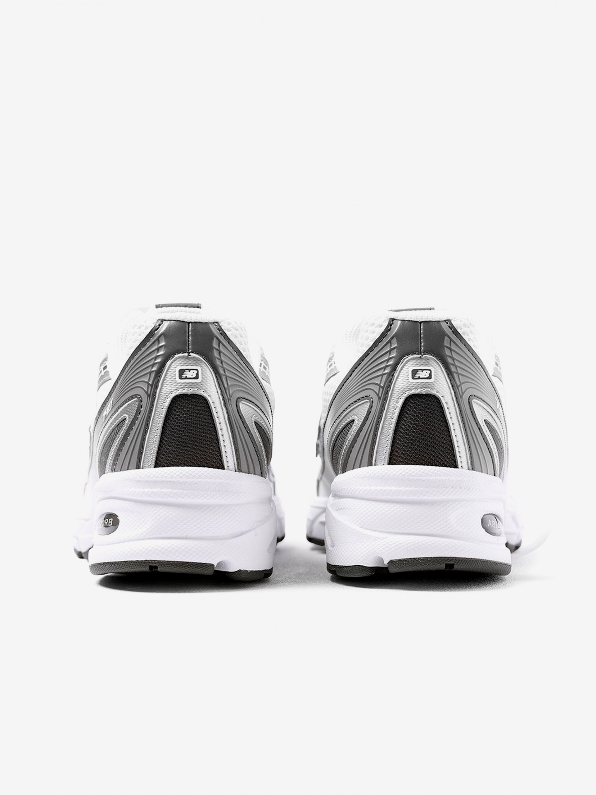 Zapatillas New Balance U740 V2 Blancas y Negras